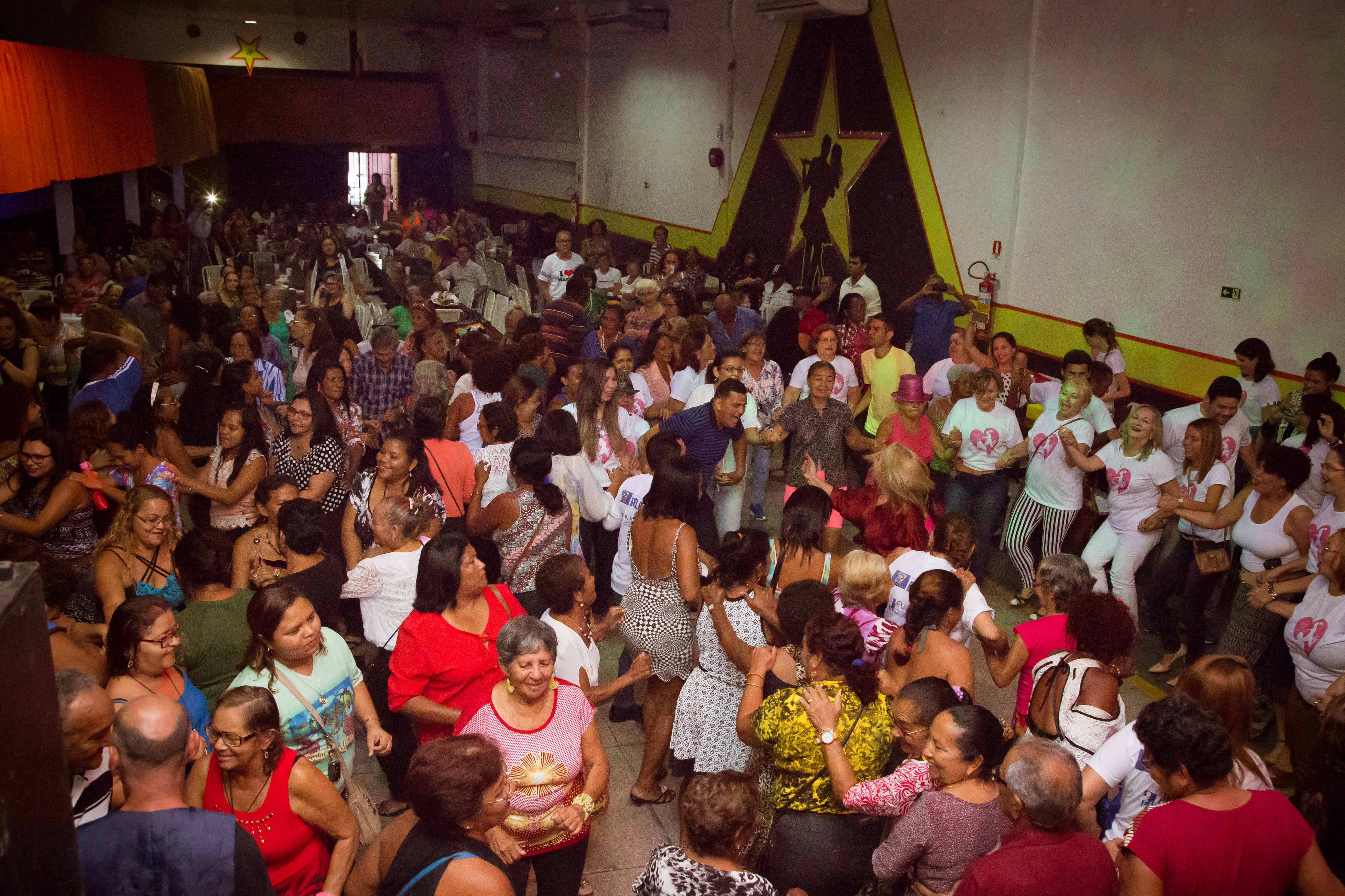 Mães atendidas nos Cras são homenageadas com baile pela Funpapa