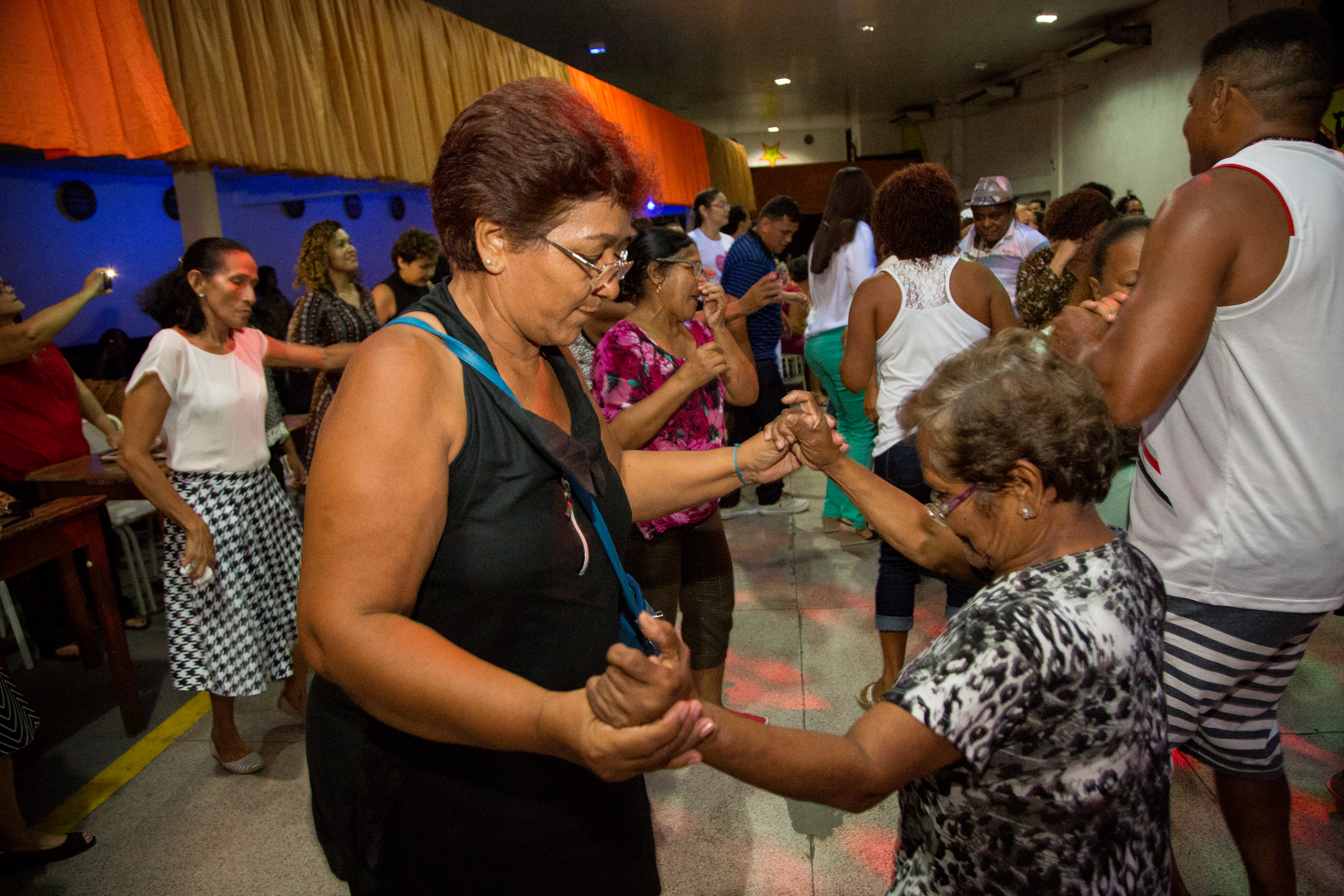 Mães atendidas nos Cras são homenageadas com baile pela Funpapa