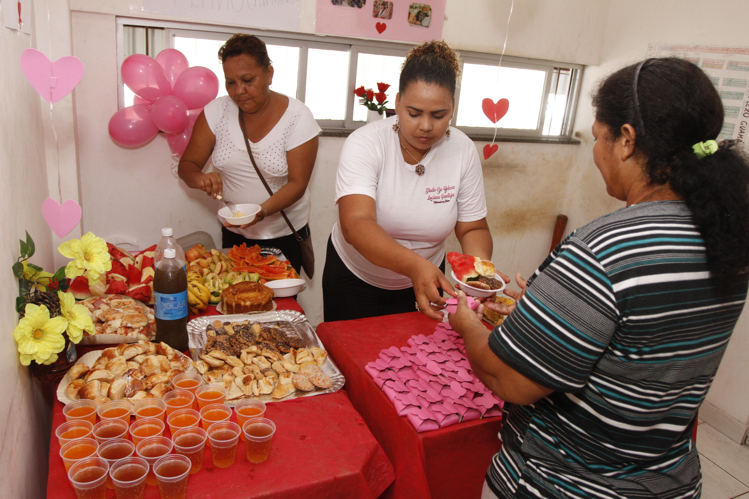 Órgãos municipais homenageiam mães servidoras