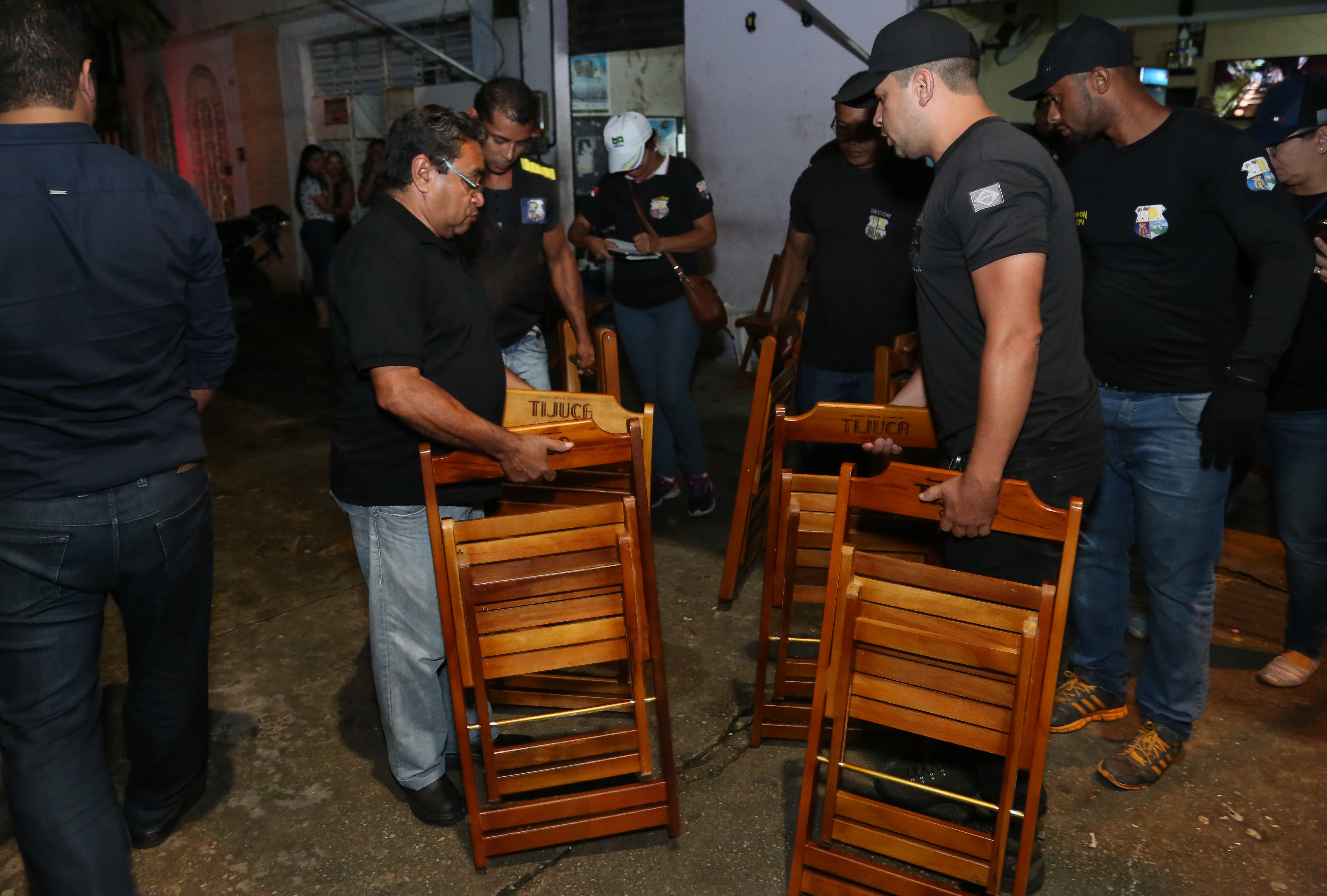 Ordem Pública notifica sete estabelecimentos na noite de sexta-feira, 12