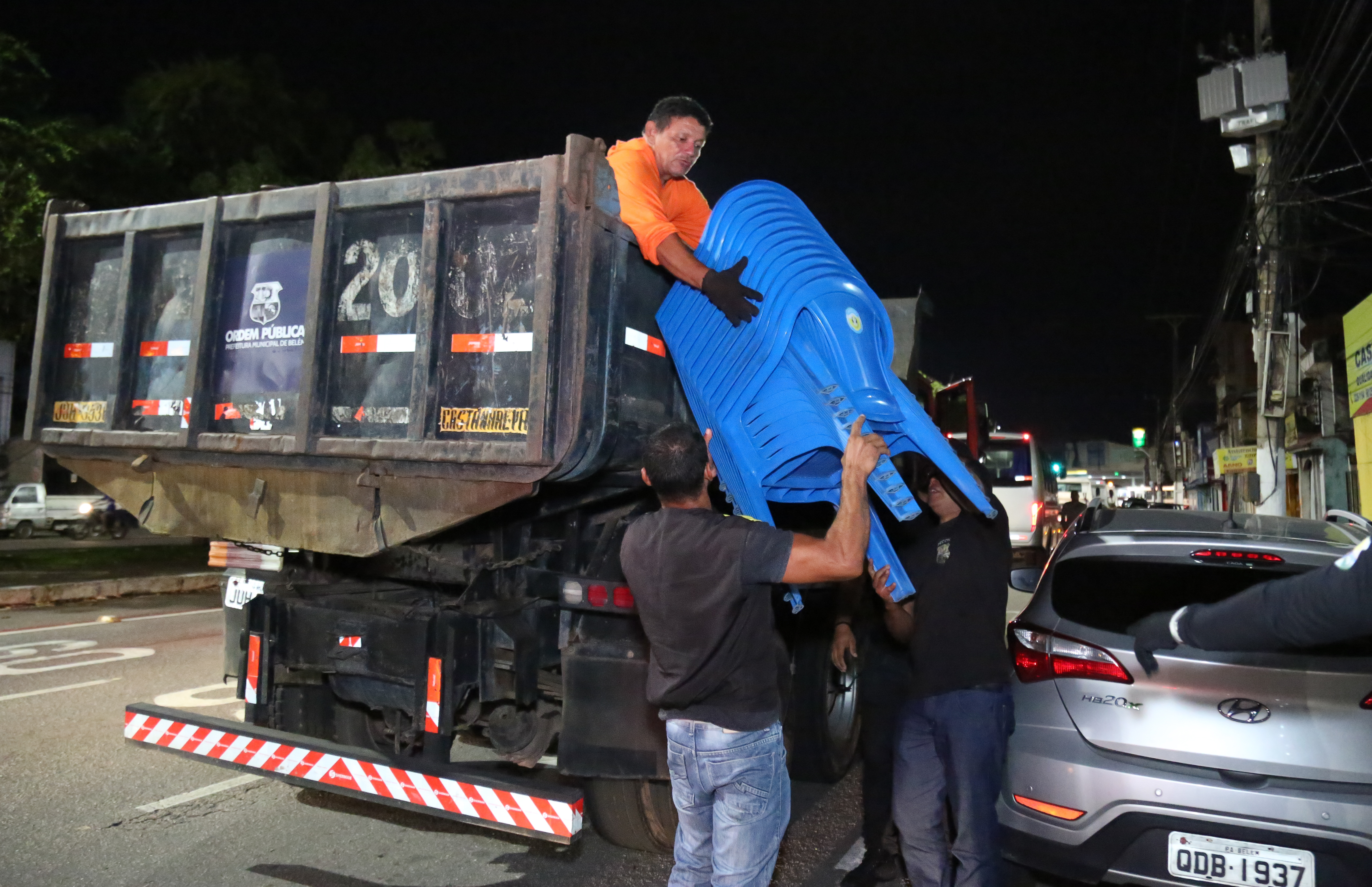 Ordem Pública notifica sete estabelecimentos na noite de sexta-feira, 12