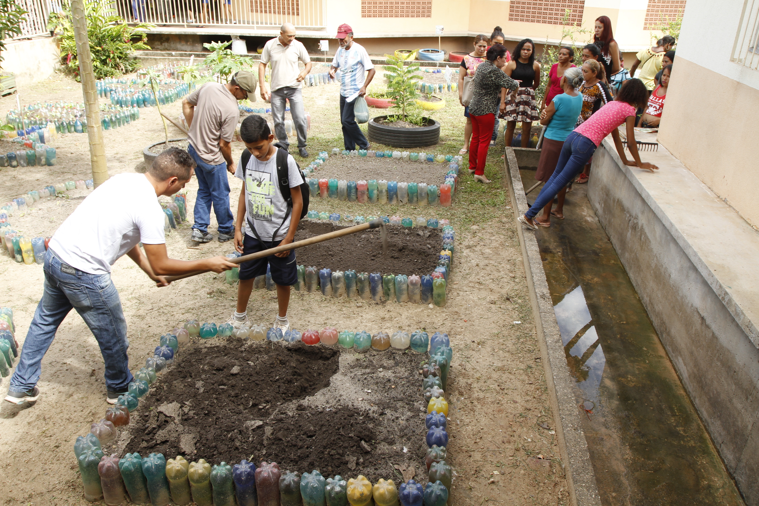 Projeto Educando com a Horta Escolar é lançado em escola de Outeiro