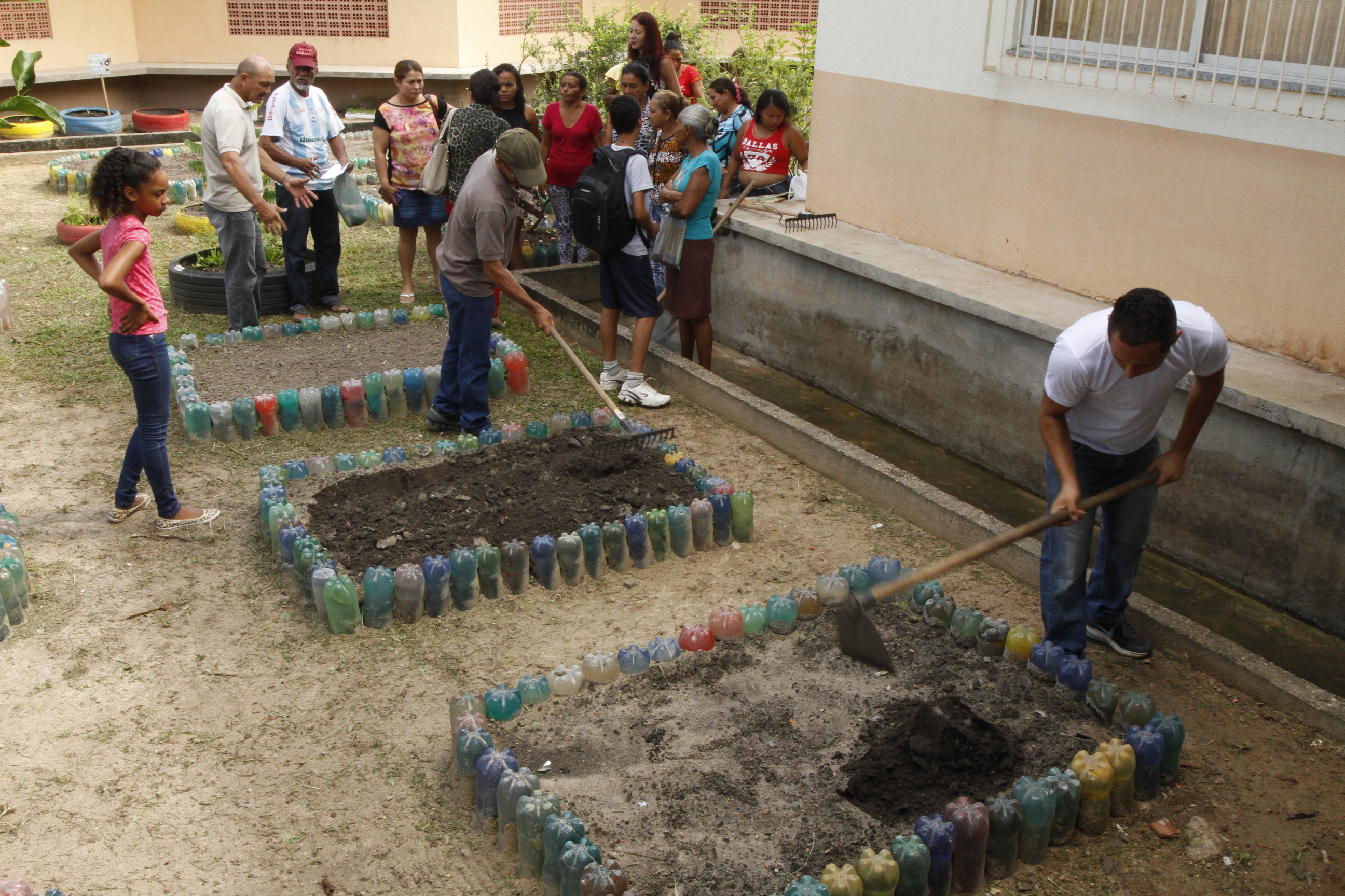 Projeto Educando com a Horta Escolar é lançado em escola de Outeiro
