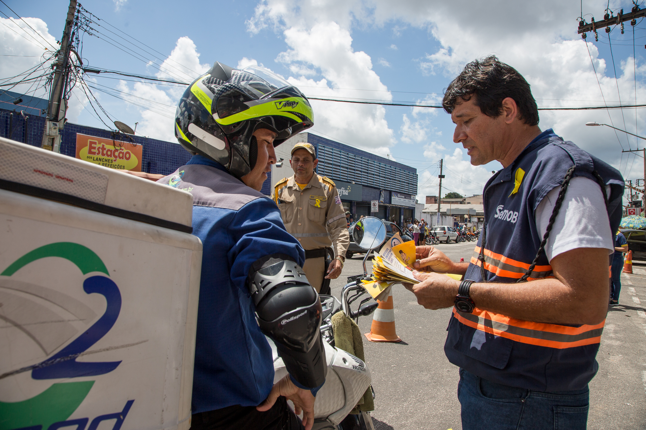 Motociclistas são alvo de campanha por trânsito mais seguro 