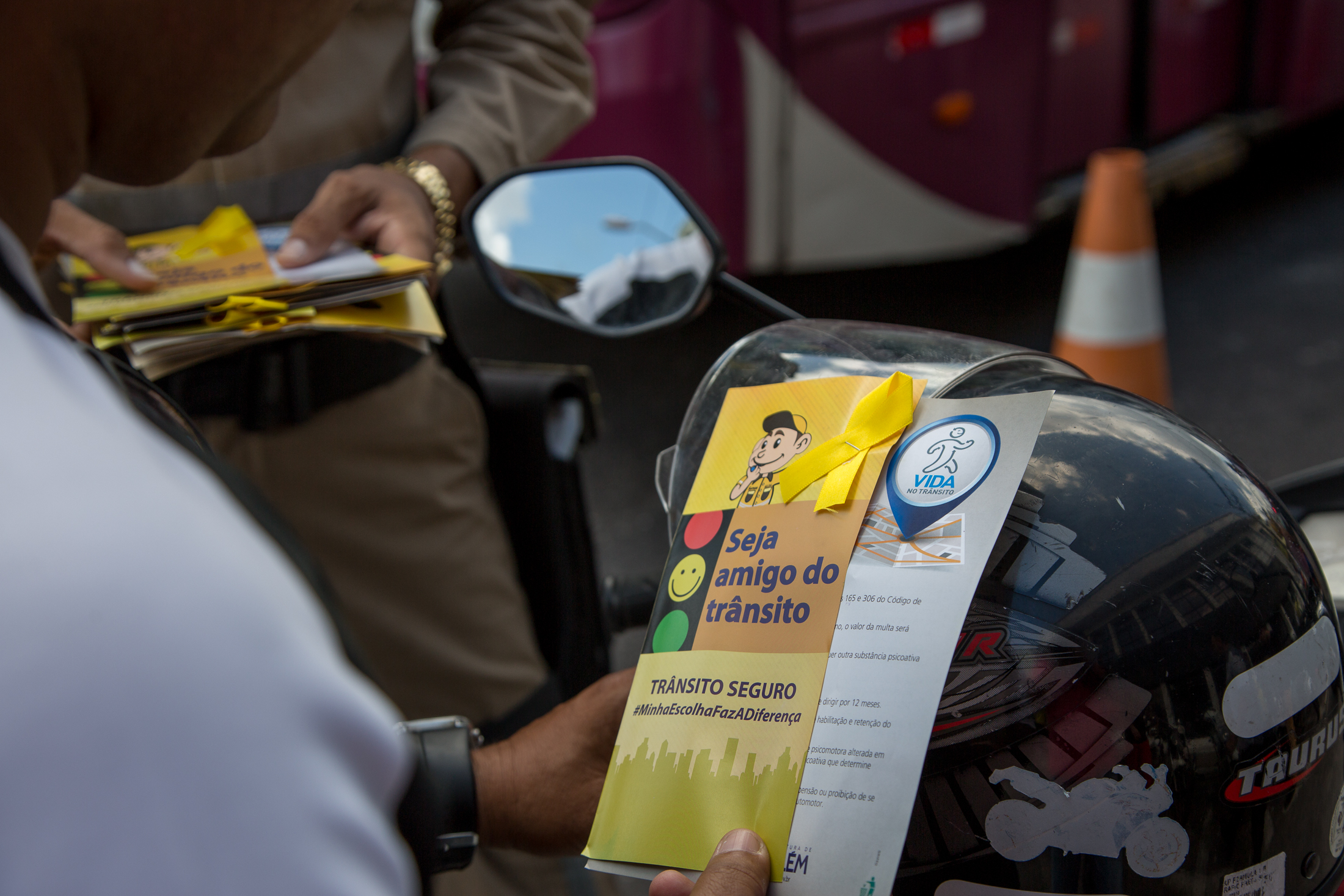 Motociclistas são alvo de campanha por trânsito mais seguro 
