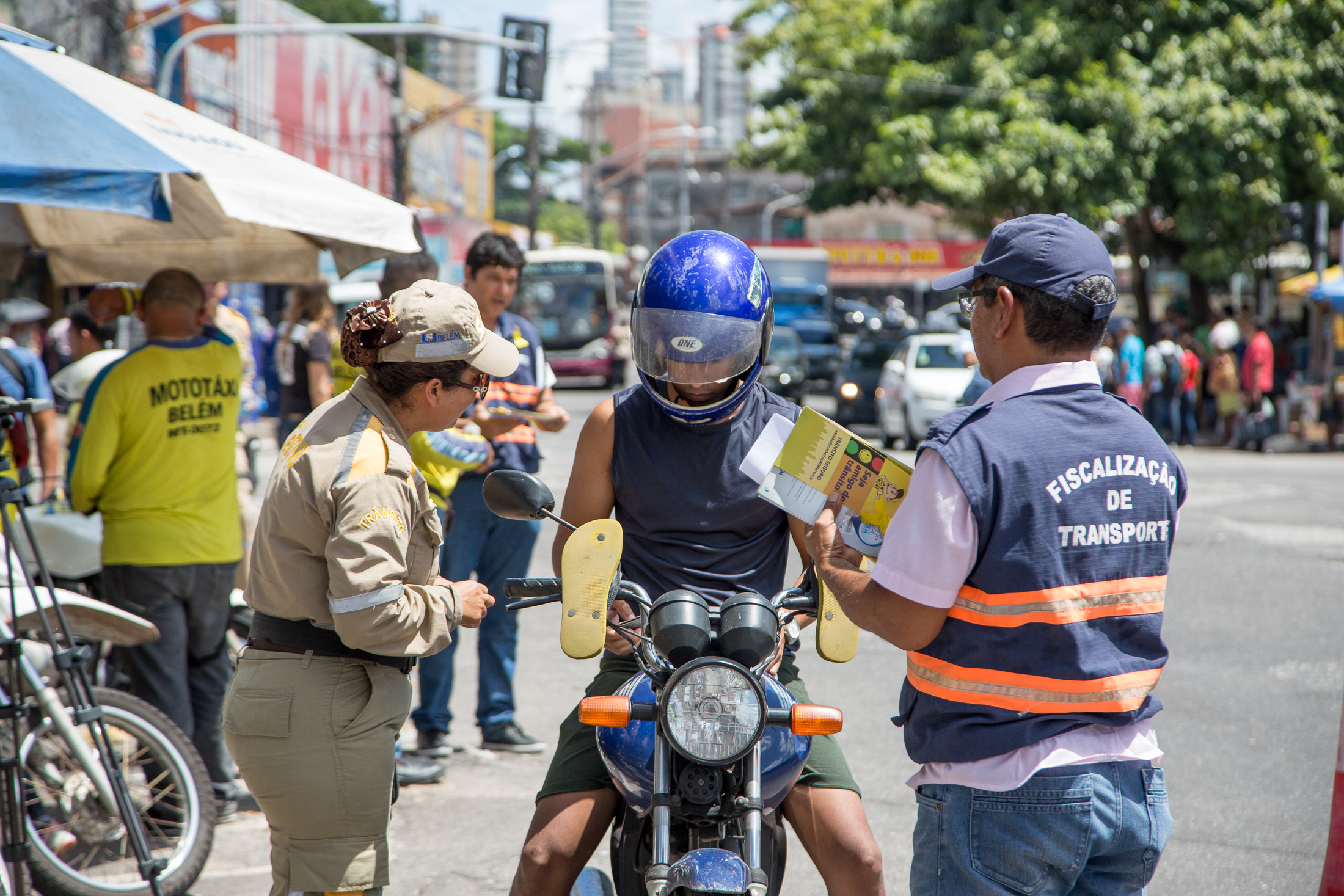 Motociclistas são alvo de campanha por trânsito mais seguro 