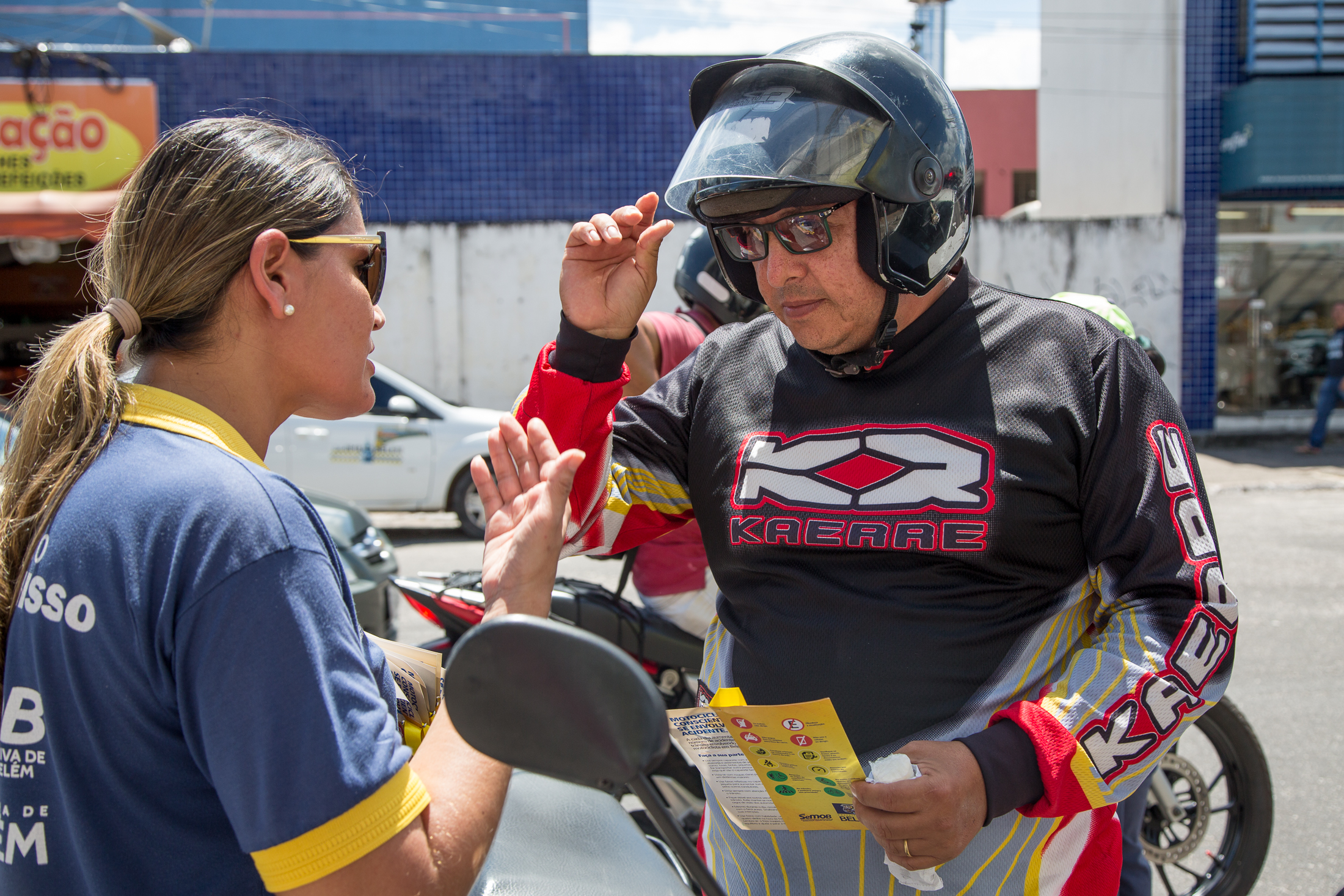 Motociclistas são alvo de campanha por trânsito mais seguro 