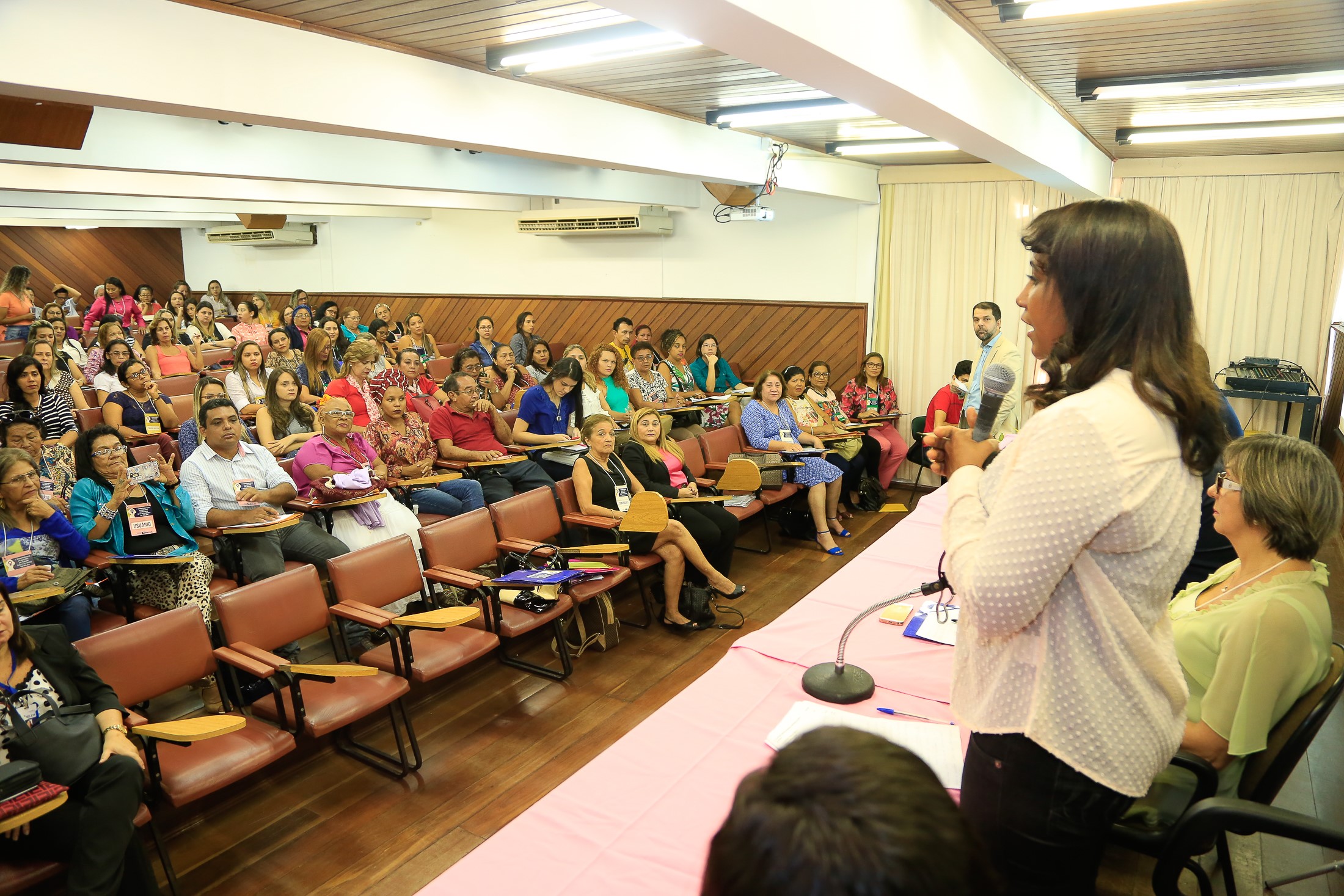 Conferência discute avanços na política de saúde da mulher