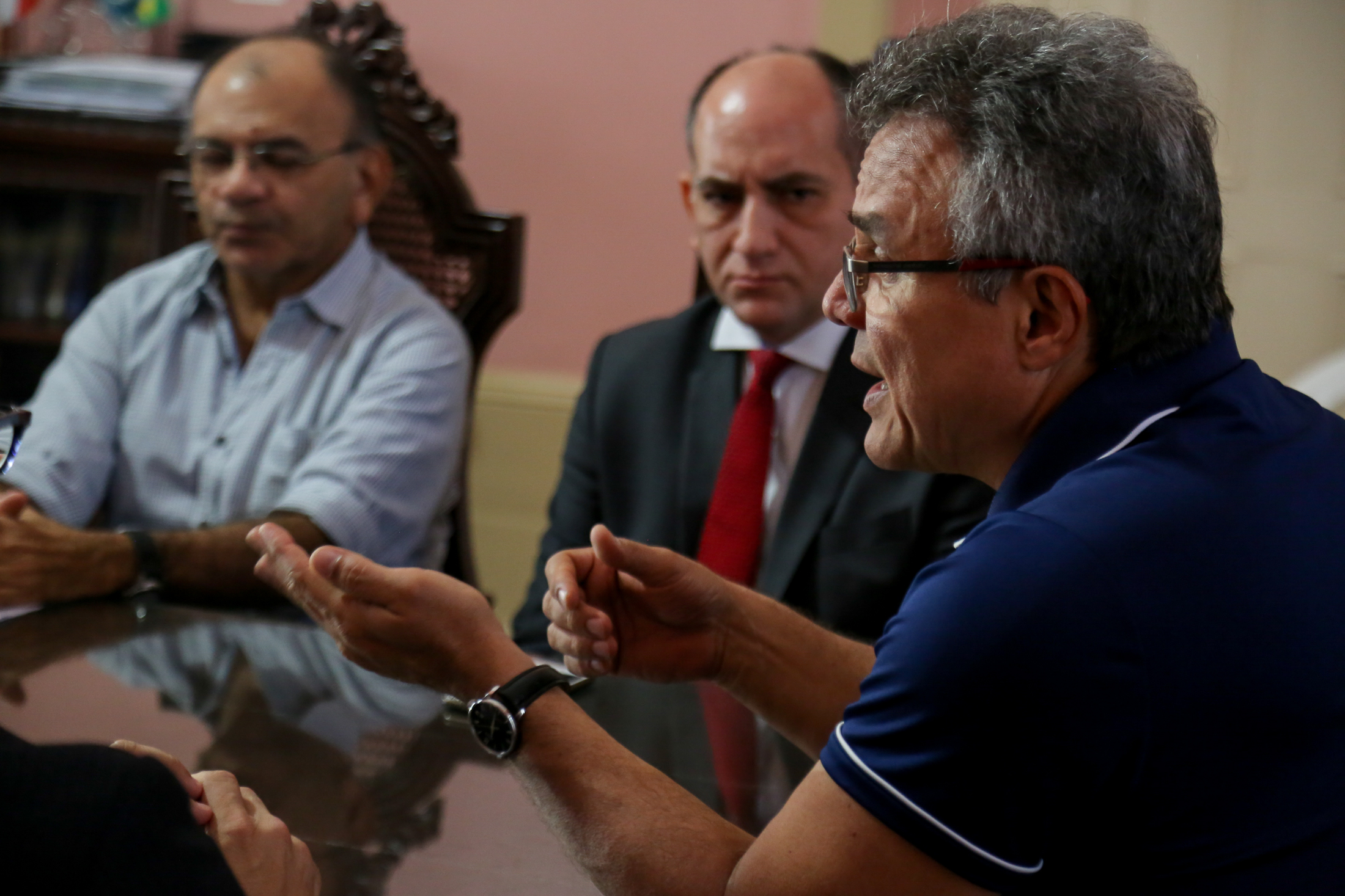 Prefeitura apresenta comissão para analisar implantação de ar-condicionado em ônibus