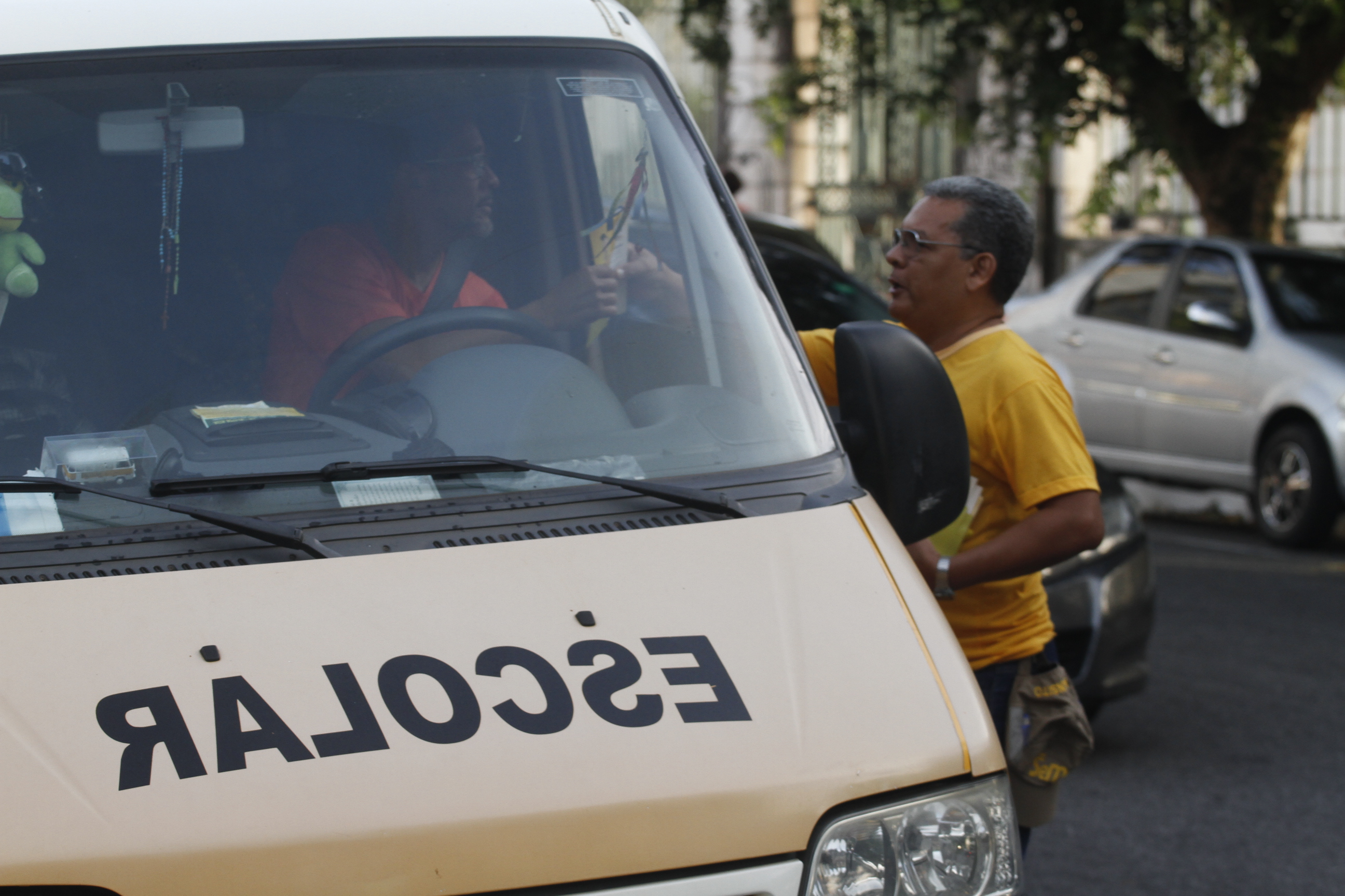 Ação aborda irregularidades de trânsito no entorno de escola