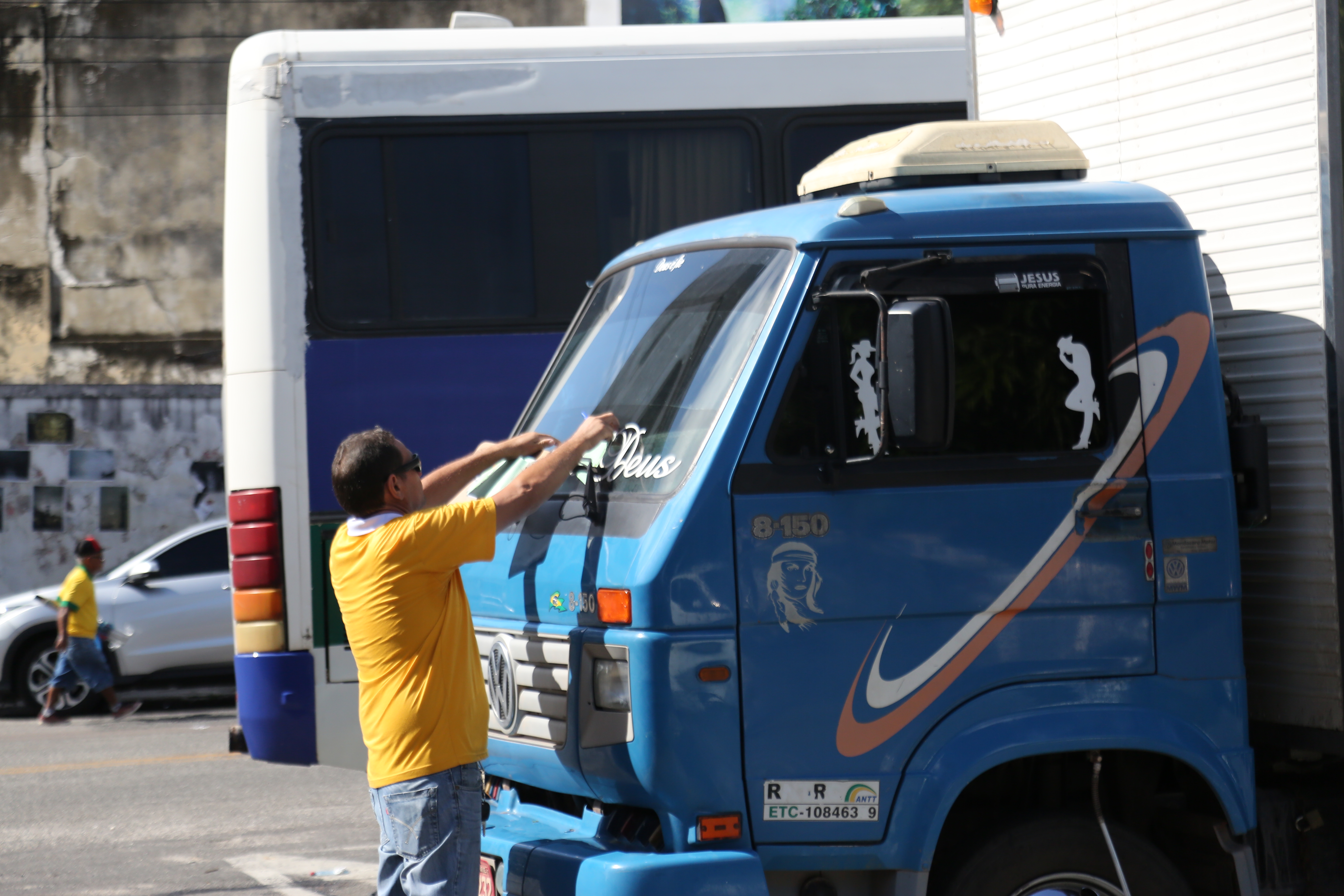 Motoristas recebem orientações em campanha educativa