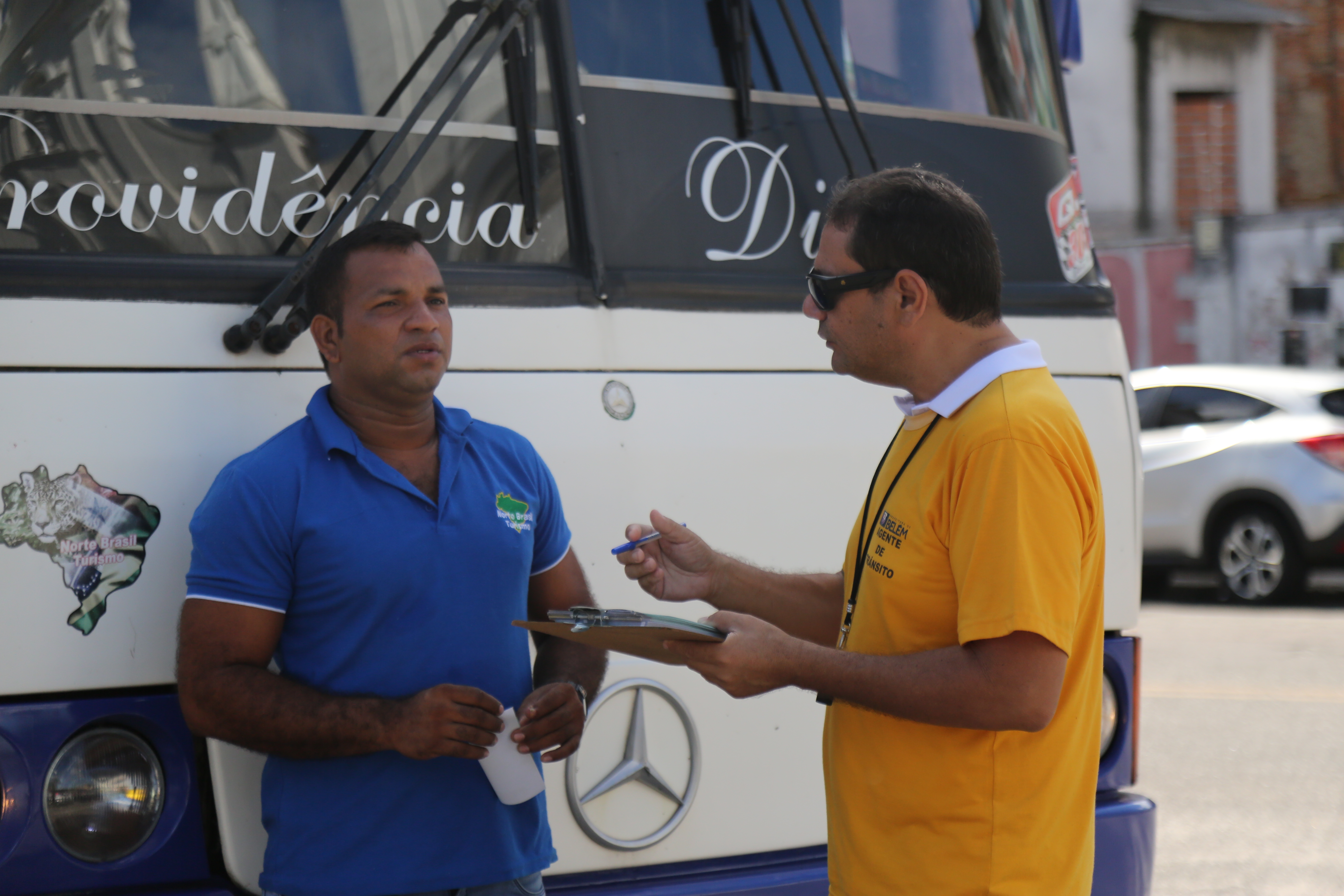 Motoristas recebem orientações em campanha educativa