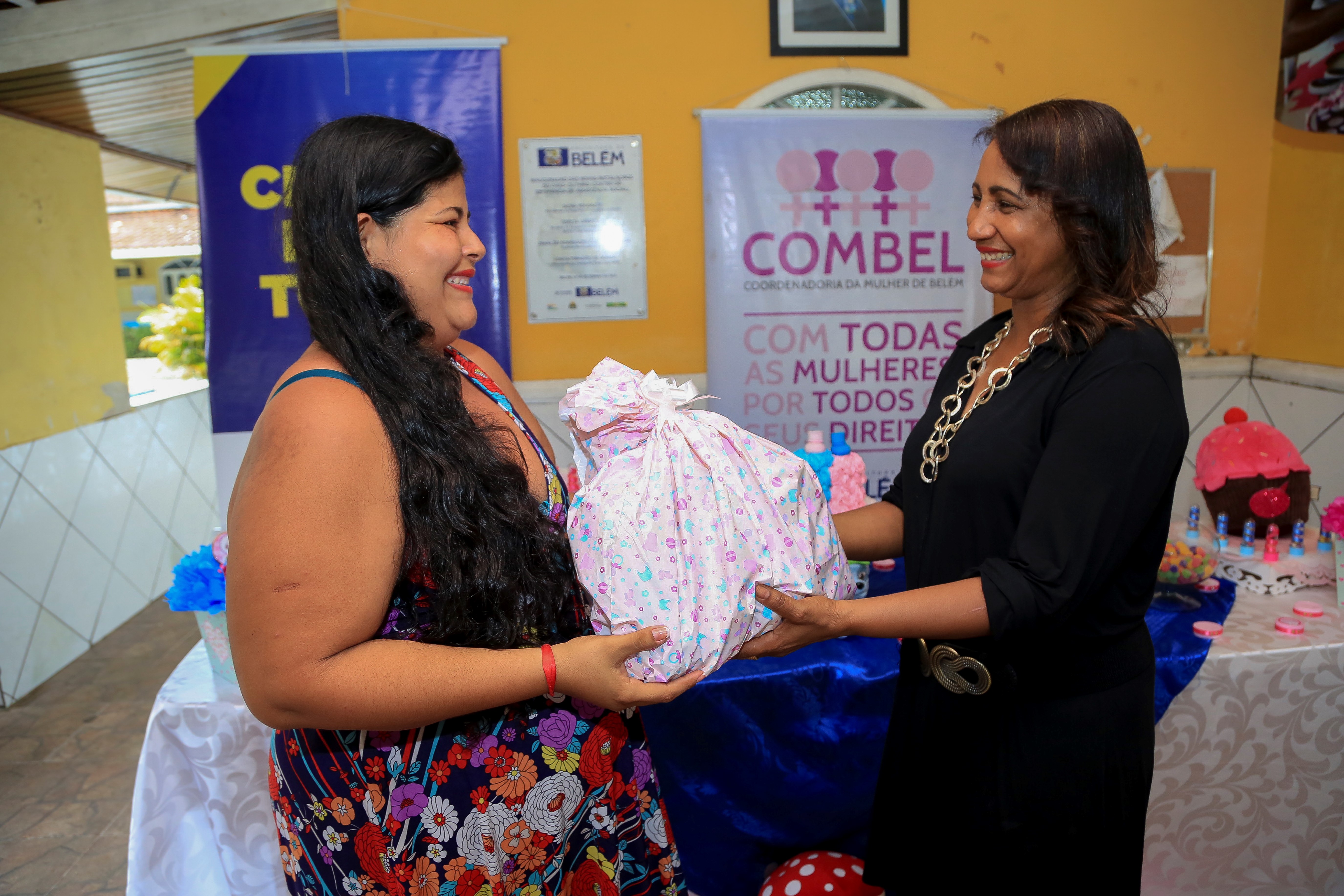Grávidas participam de chá de bebê coletivo no distrito de Outeiro