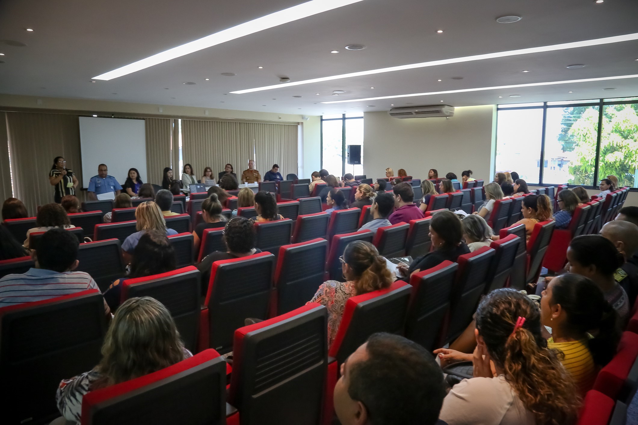 Encontro amplia debate sobre crianças e adolescentes vítimas de violência