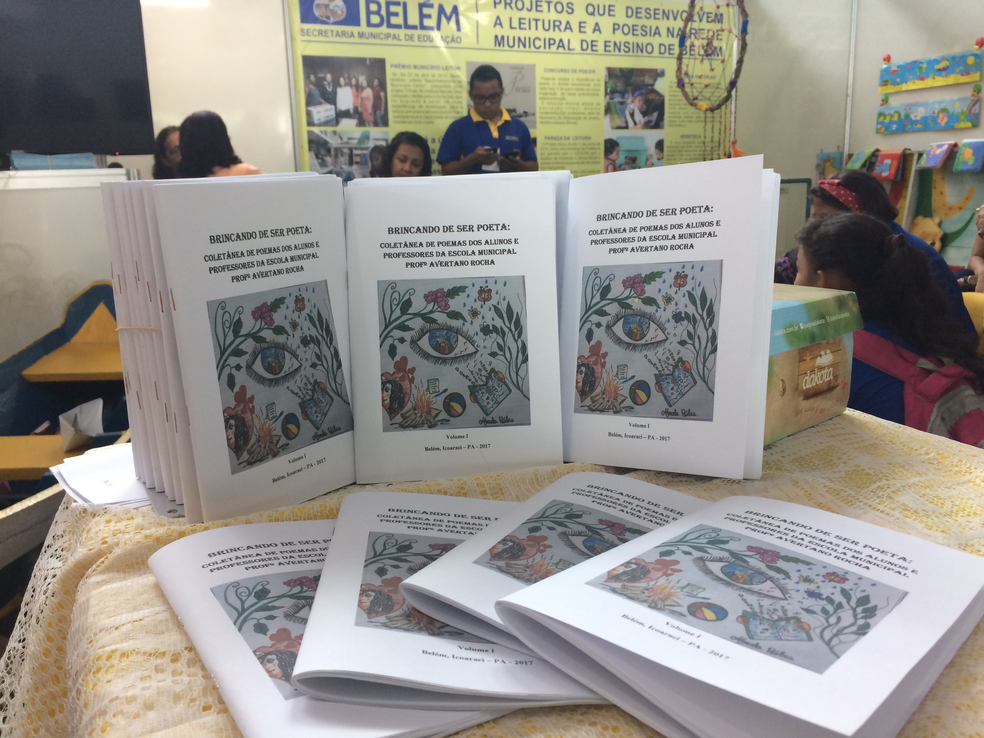 Alunos de Icoaraci lançam livro de poesias na Feira Pan-Amazônica do Livro