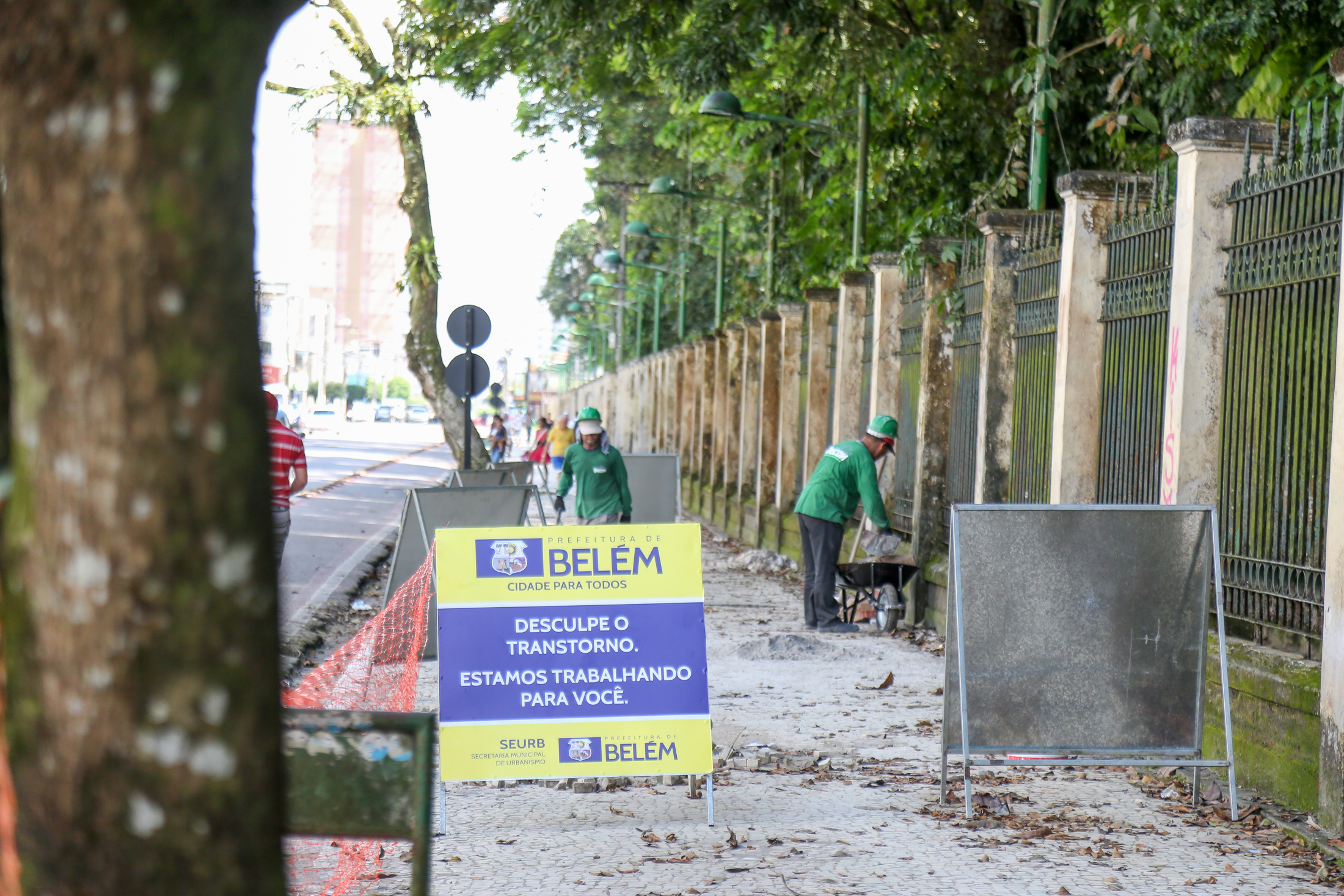Prefeitura recupera calçada de pedras portuguesas do Bosque