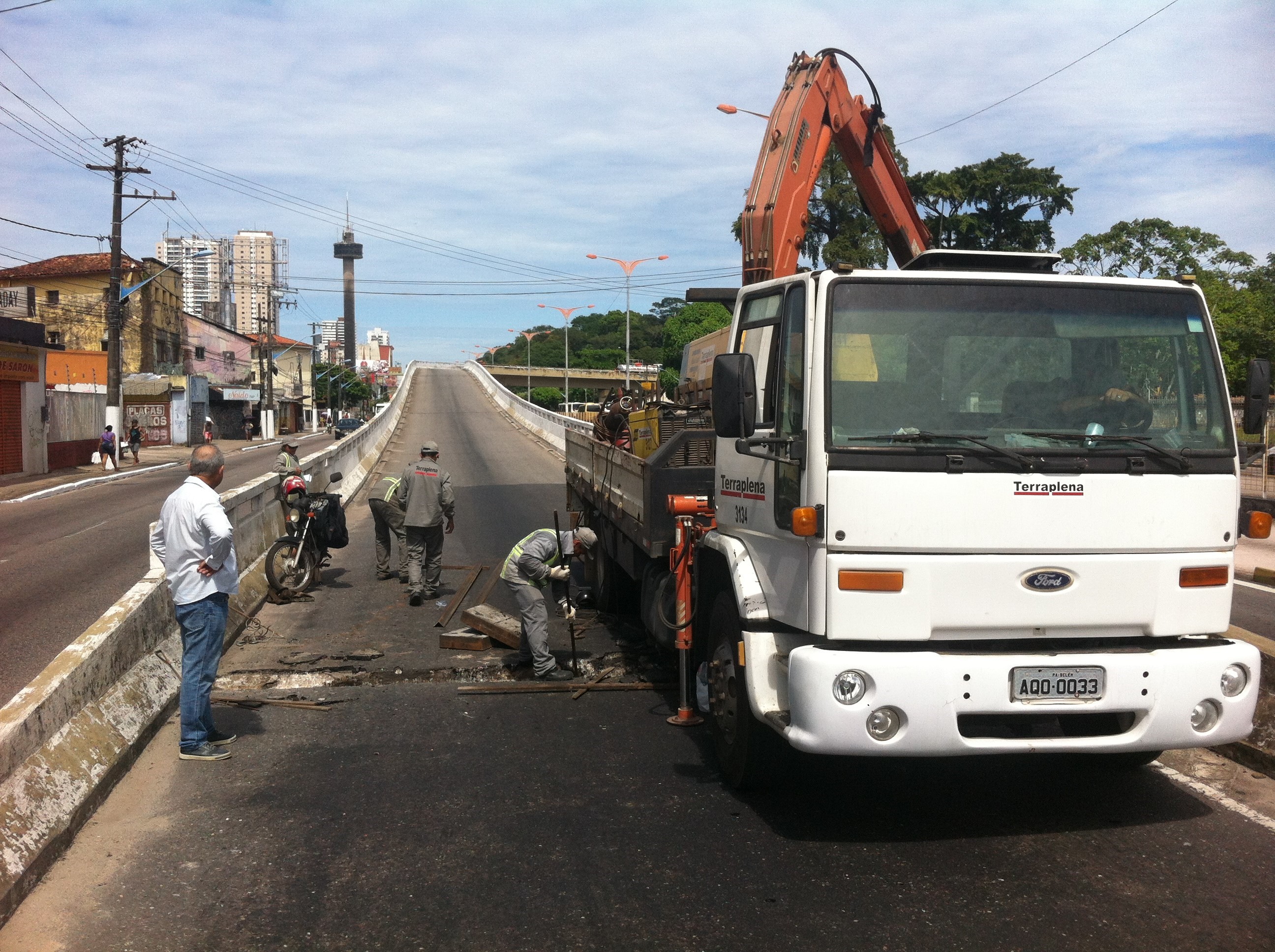 Elevado da avenida Dr. Freitas passa por manutenção emergencial