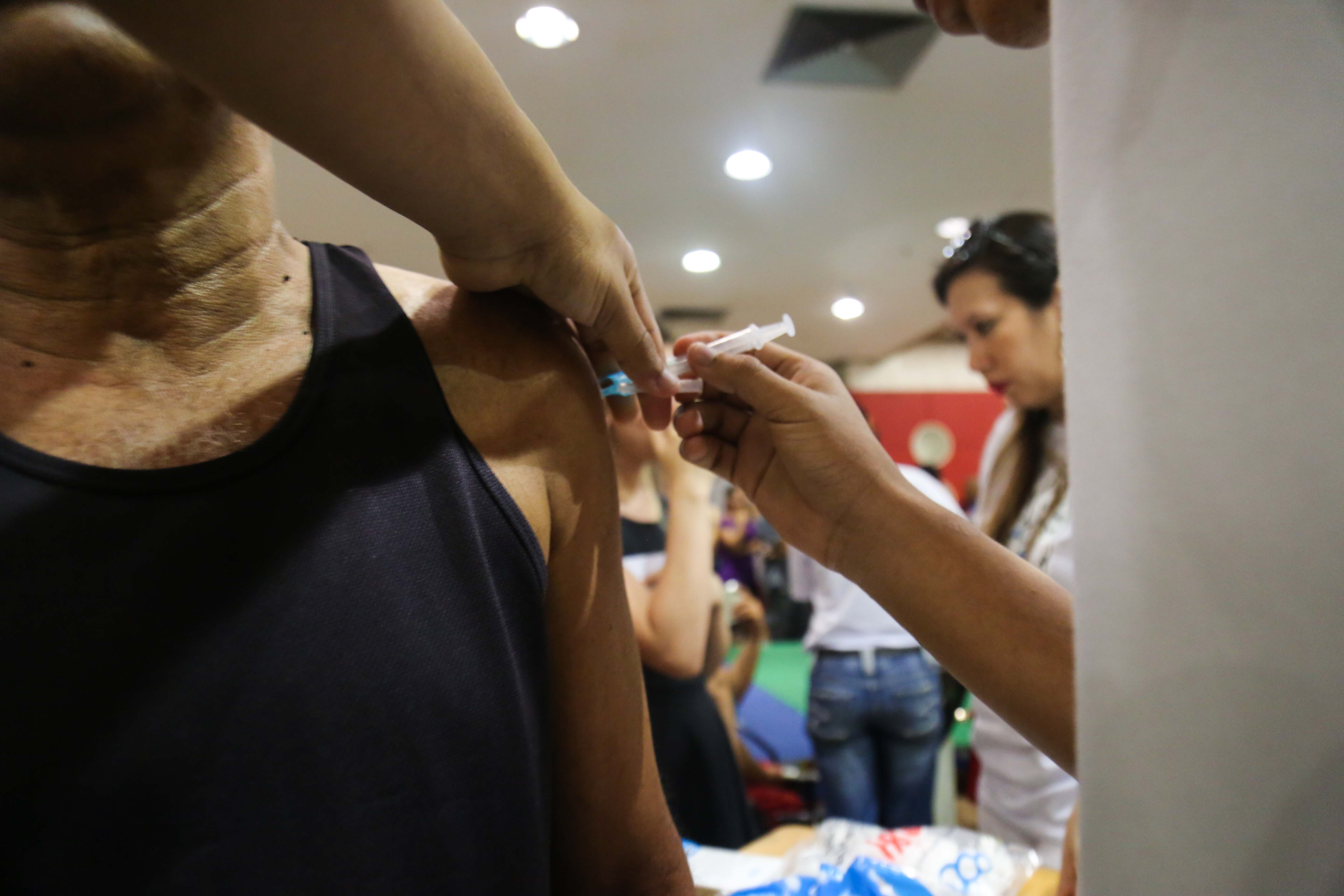 Vacinação nos shoppings de Belém imuniza população contra caxumba e gripe