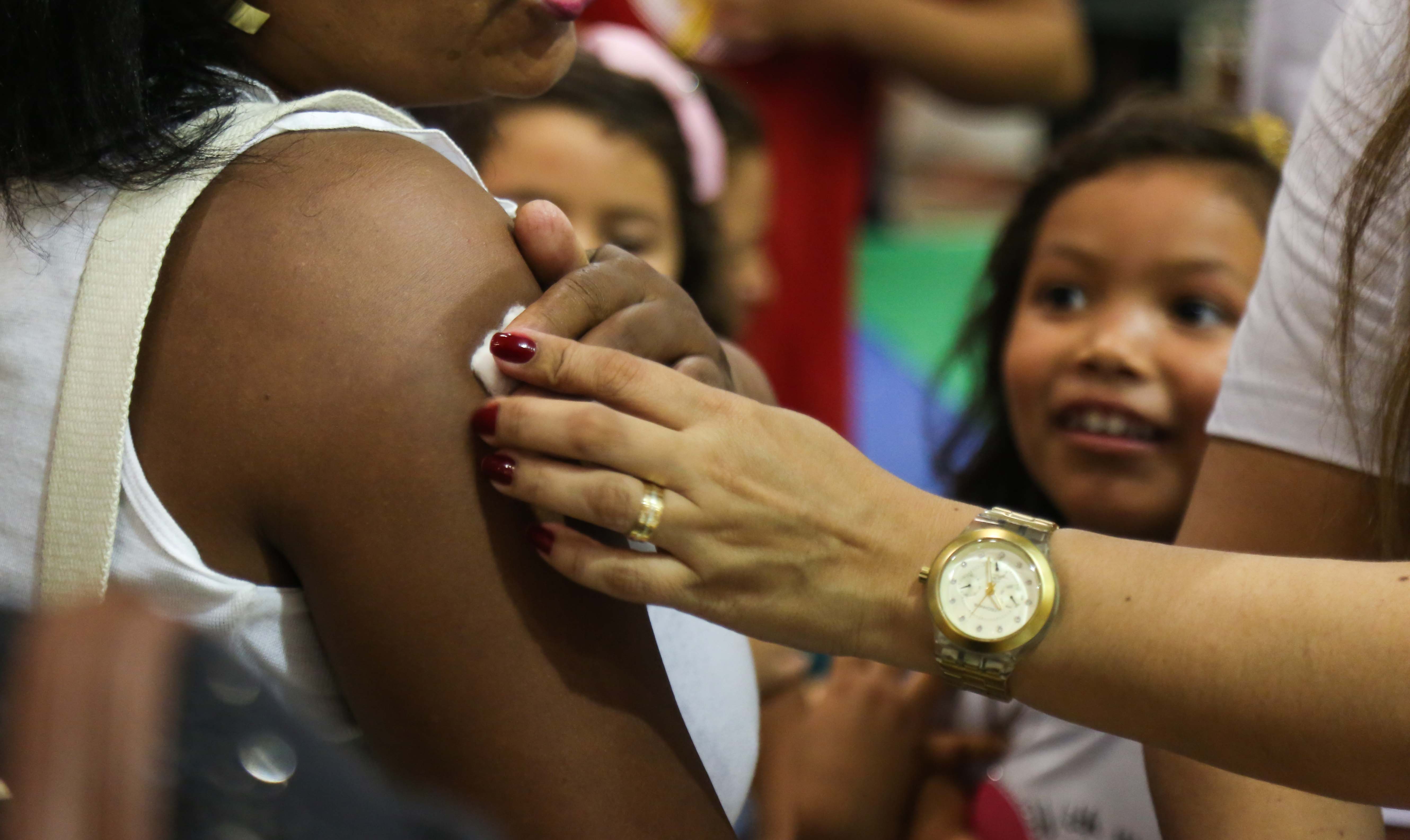 Vacinação nos shoppings de Belém imuniza população contra caxumba e gripe