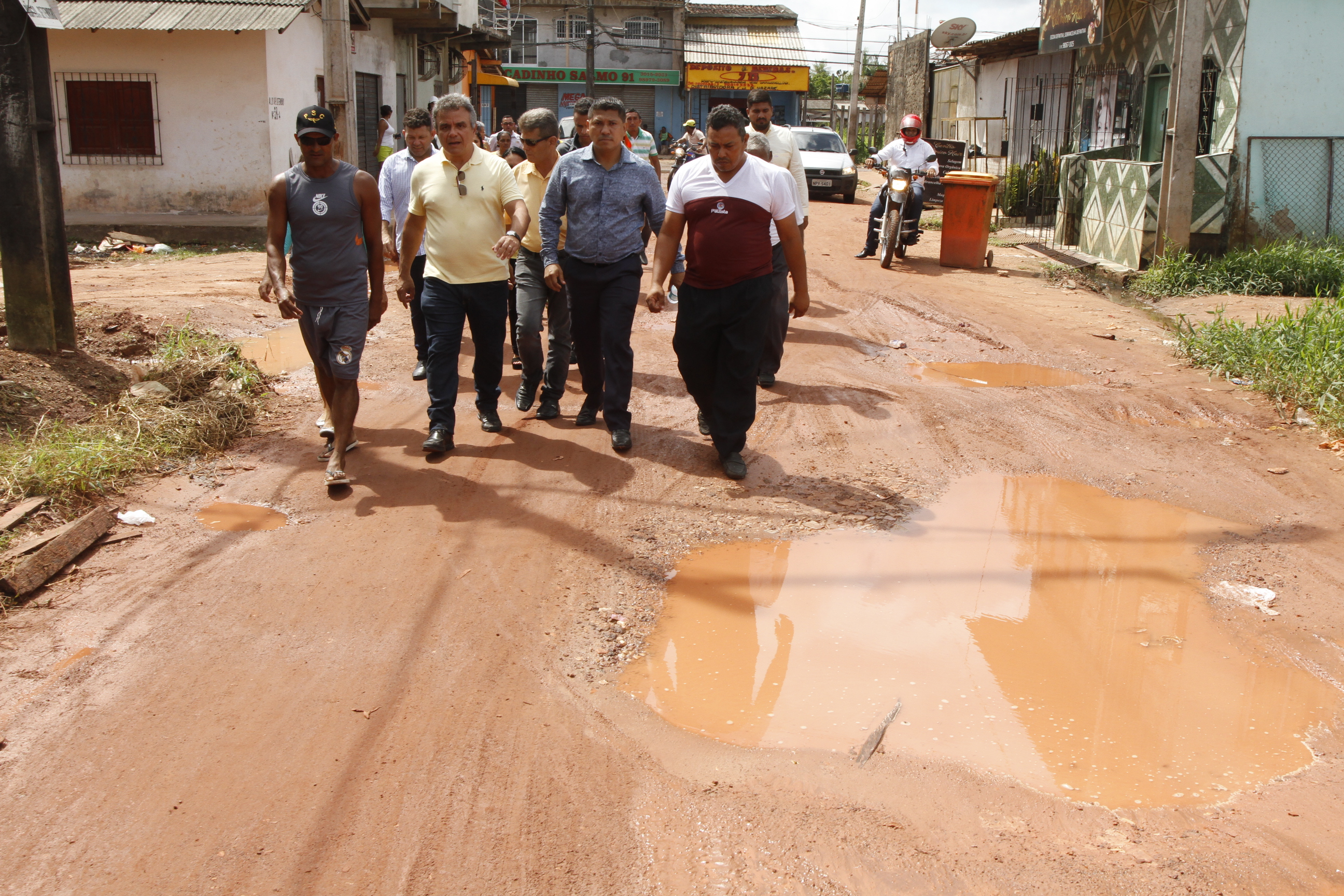 Obras de saneamento avançam no bairro do Tenoné
