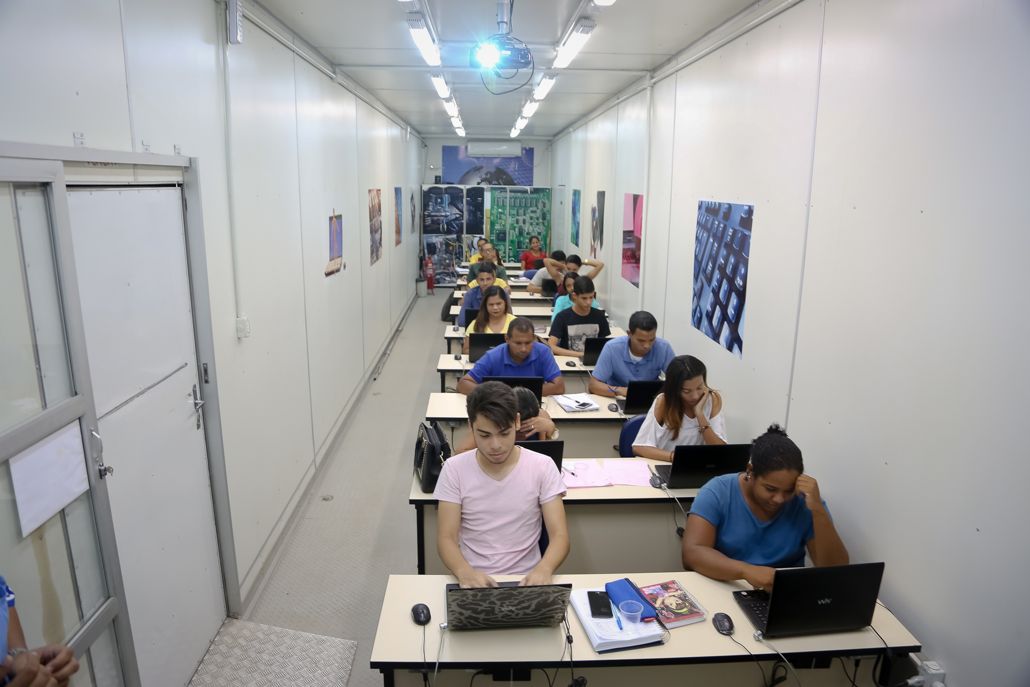 Sejel promove curso de informática de graça para jovens do bairro do Castanheira