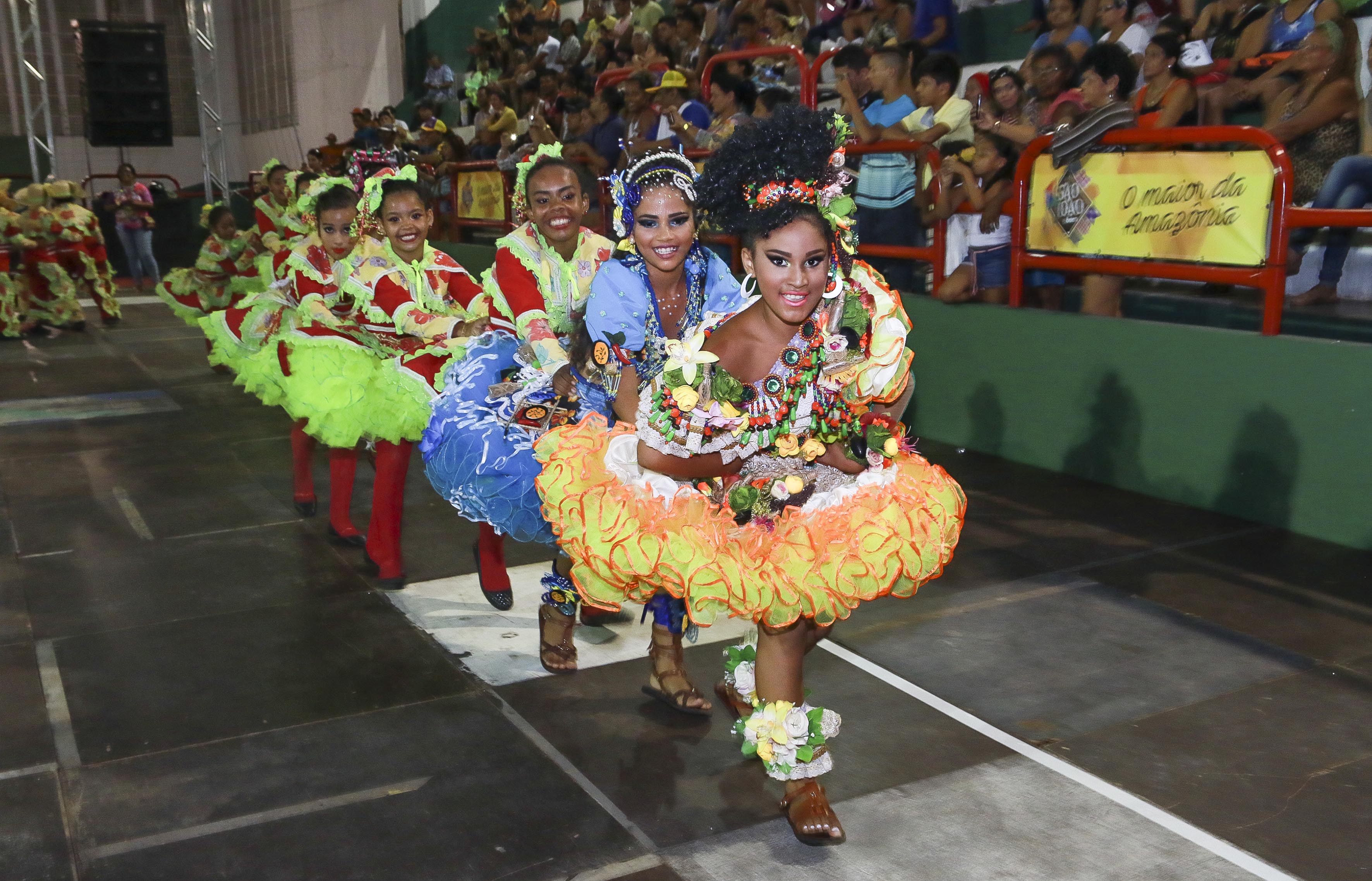 Público prestigia primeira noite da Programação Cultural Junina de Belém