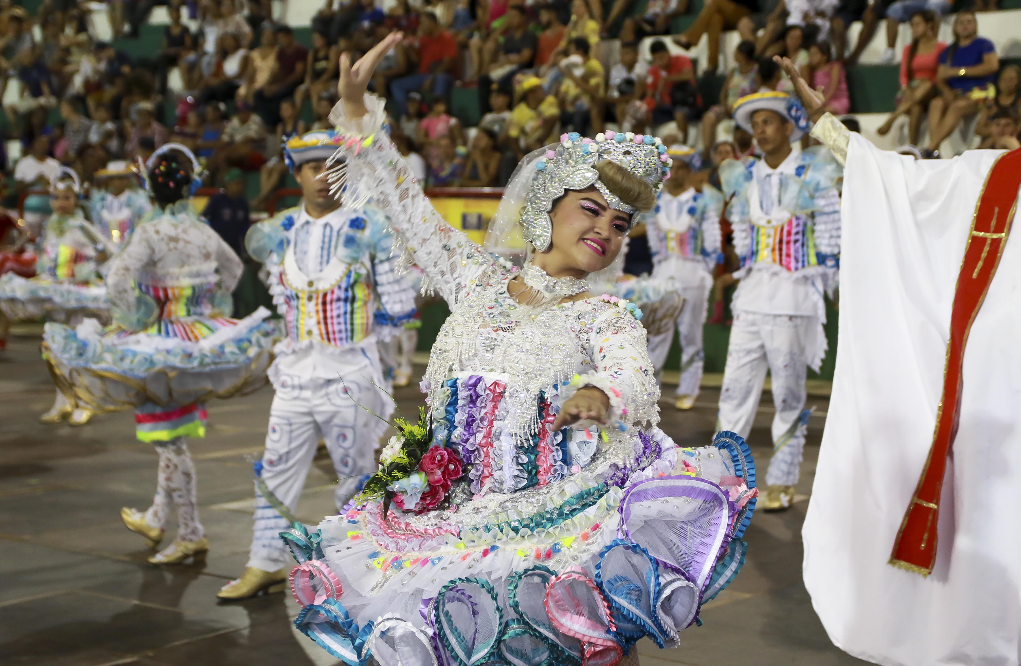 Público prestigia primeira noite da Programação Cultural Junina de Belém