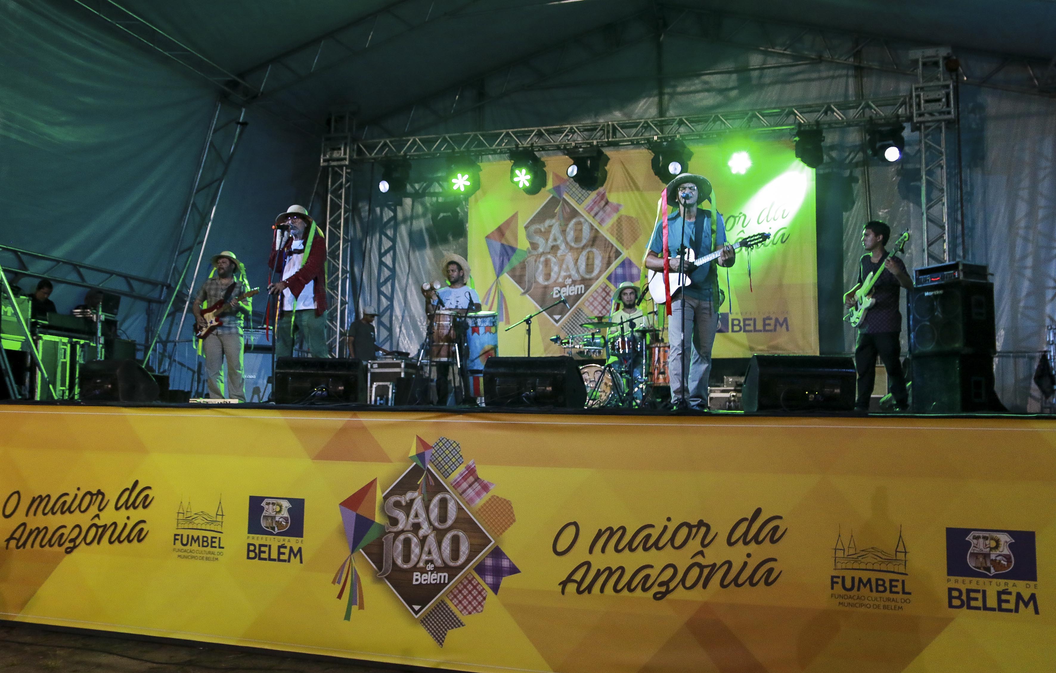 Público prestigia primeira noite da Programação Cultural Junina de Belém