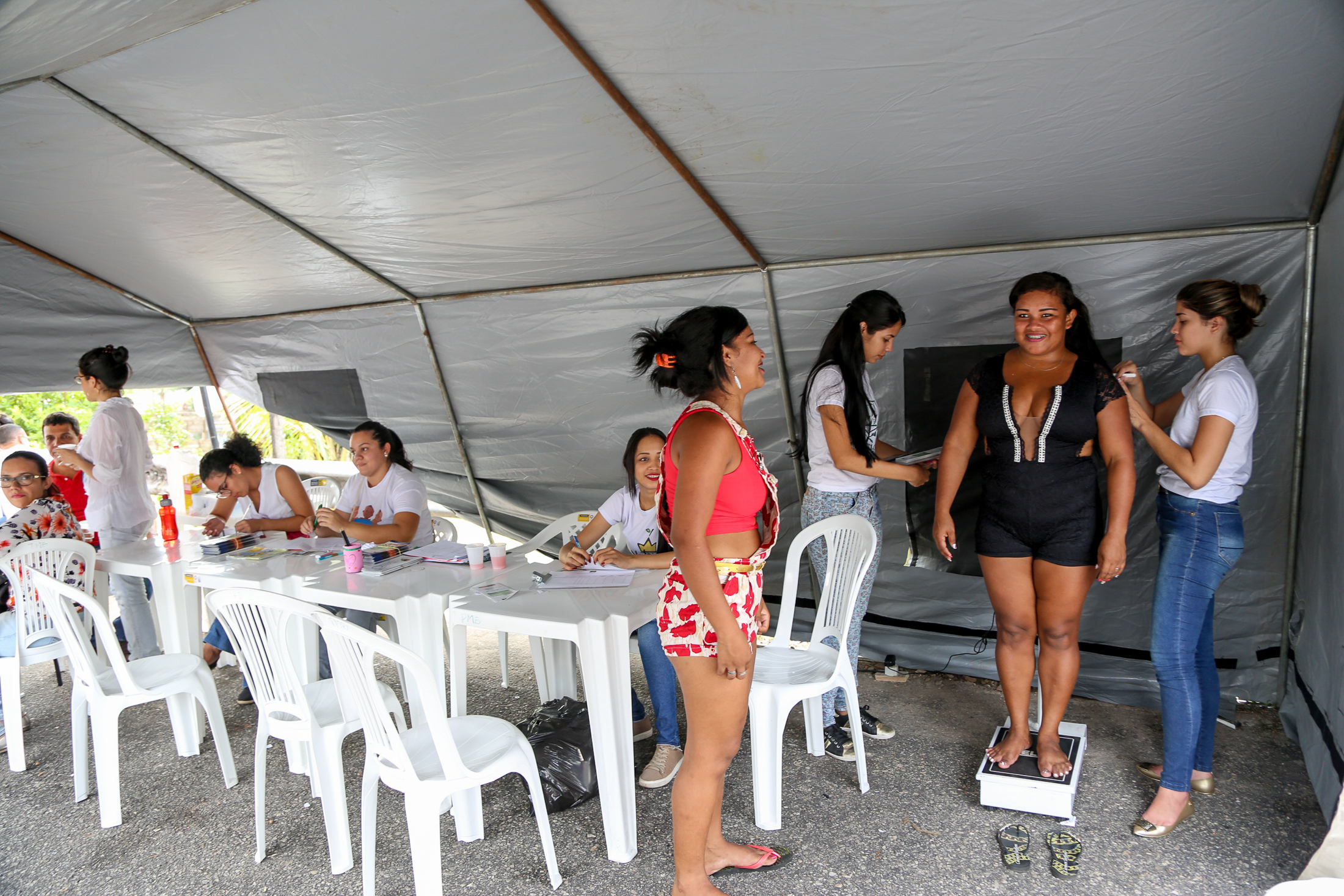 Prefeitura no Bairro resolve pendências de moradores do Barreiro