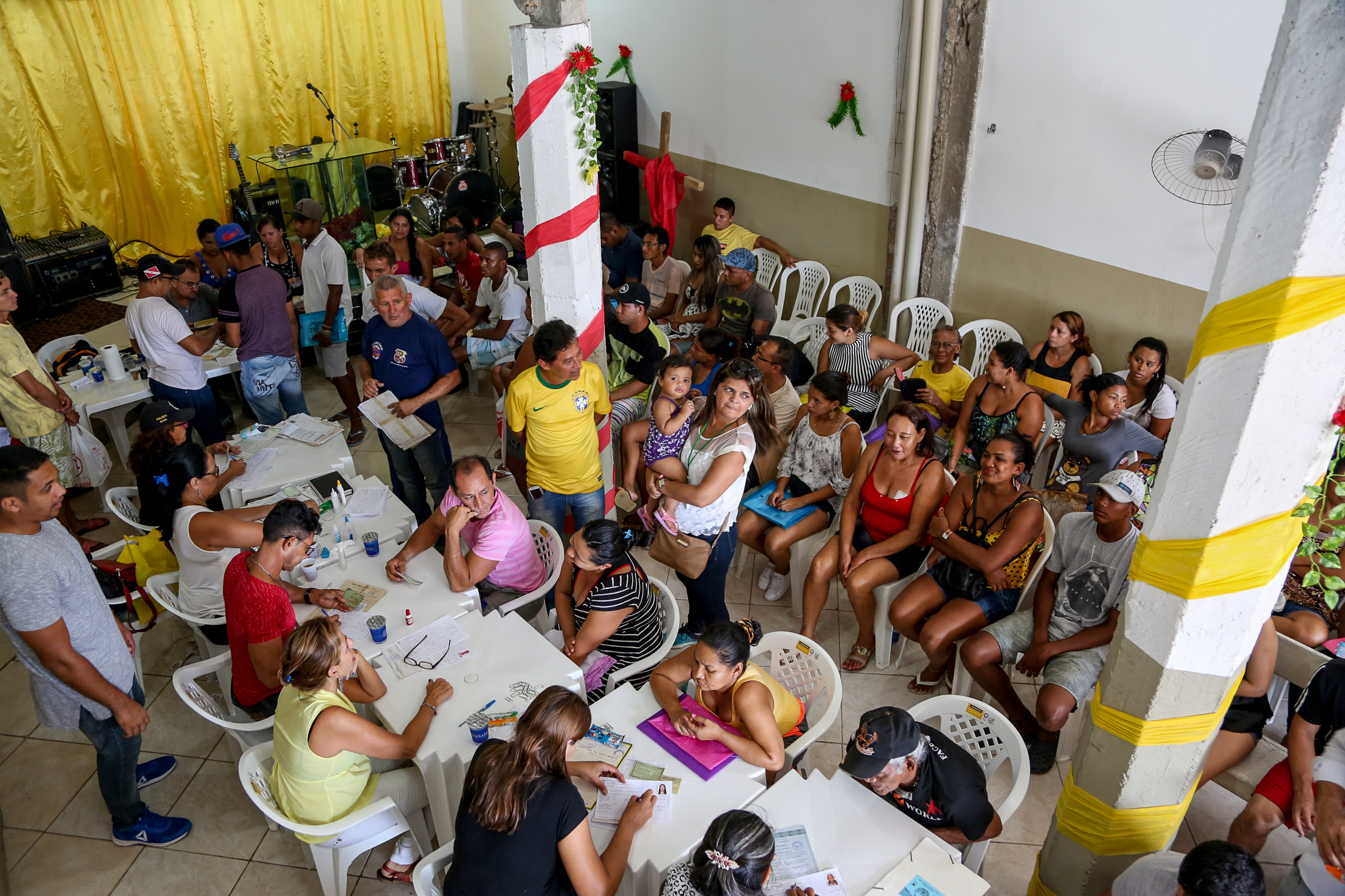 Prefeitura no Bairro resolve pendências de moradores do Barreiro