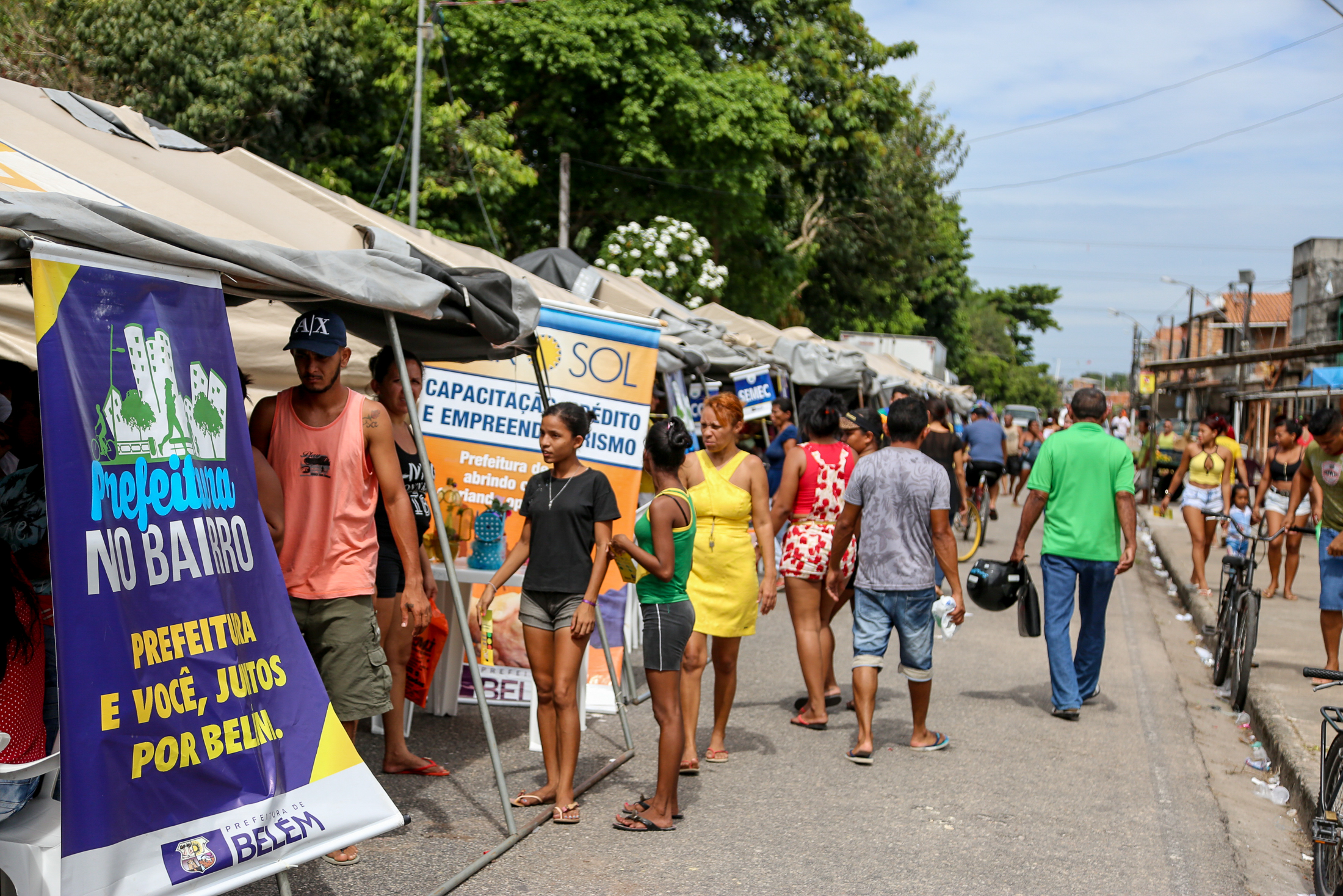 Prefeitura no Bairro resolve pendências de moradores do Barreiro
