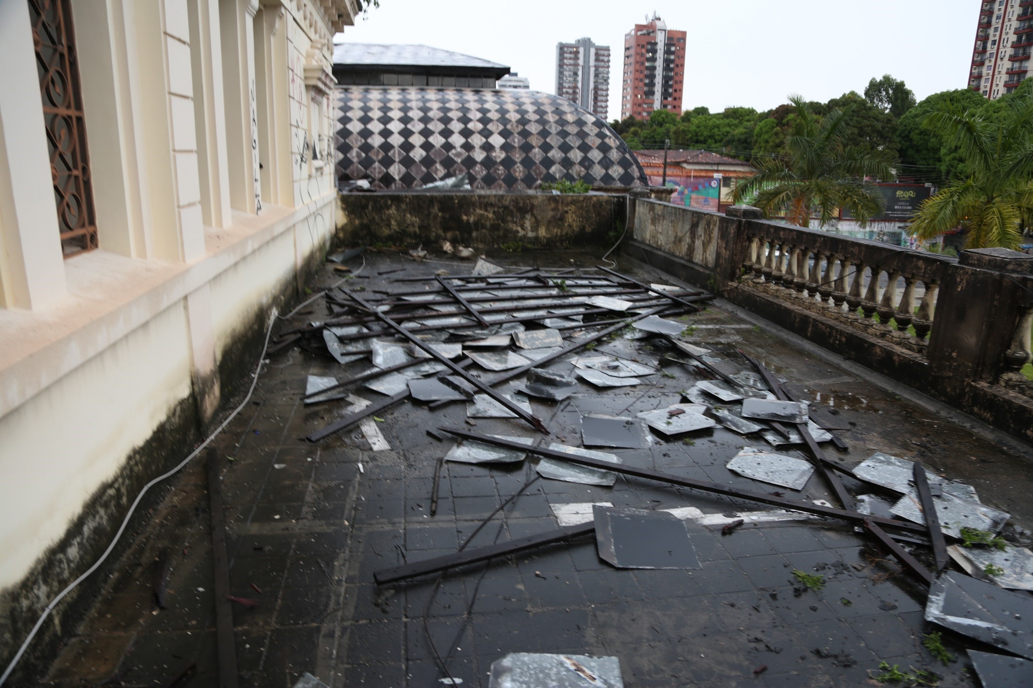 Mercado de São Brás passará por reparo emergencial na cobertura