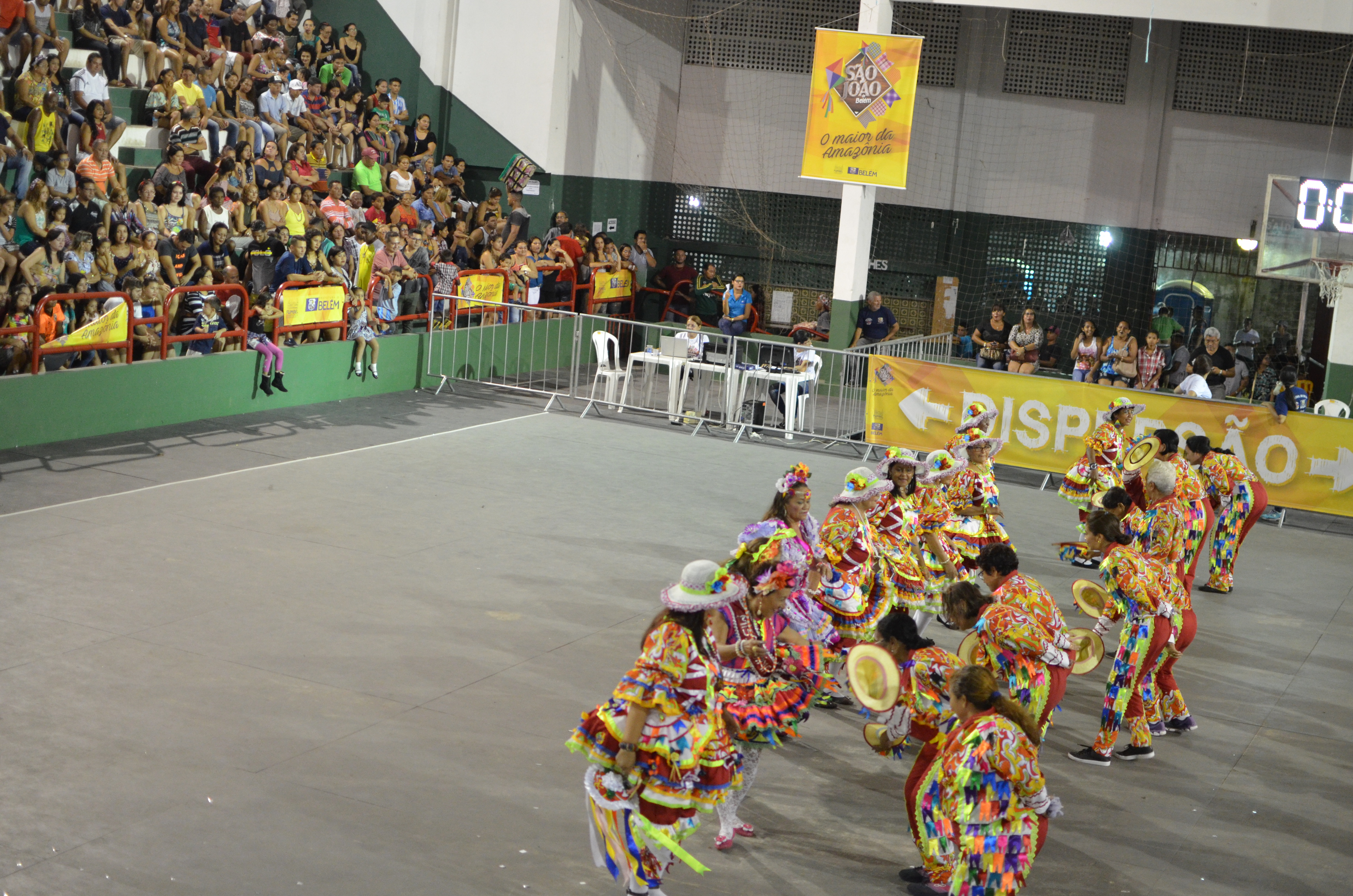 Público prestigia concursos de Miss Melhor Idade e Miss Caipira Gay 