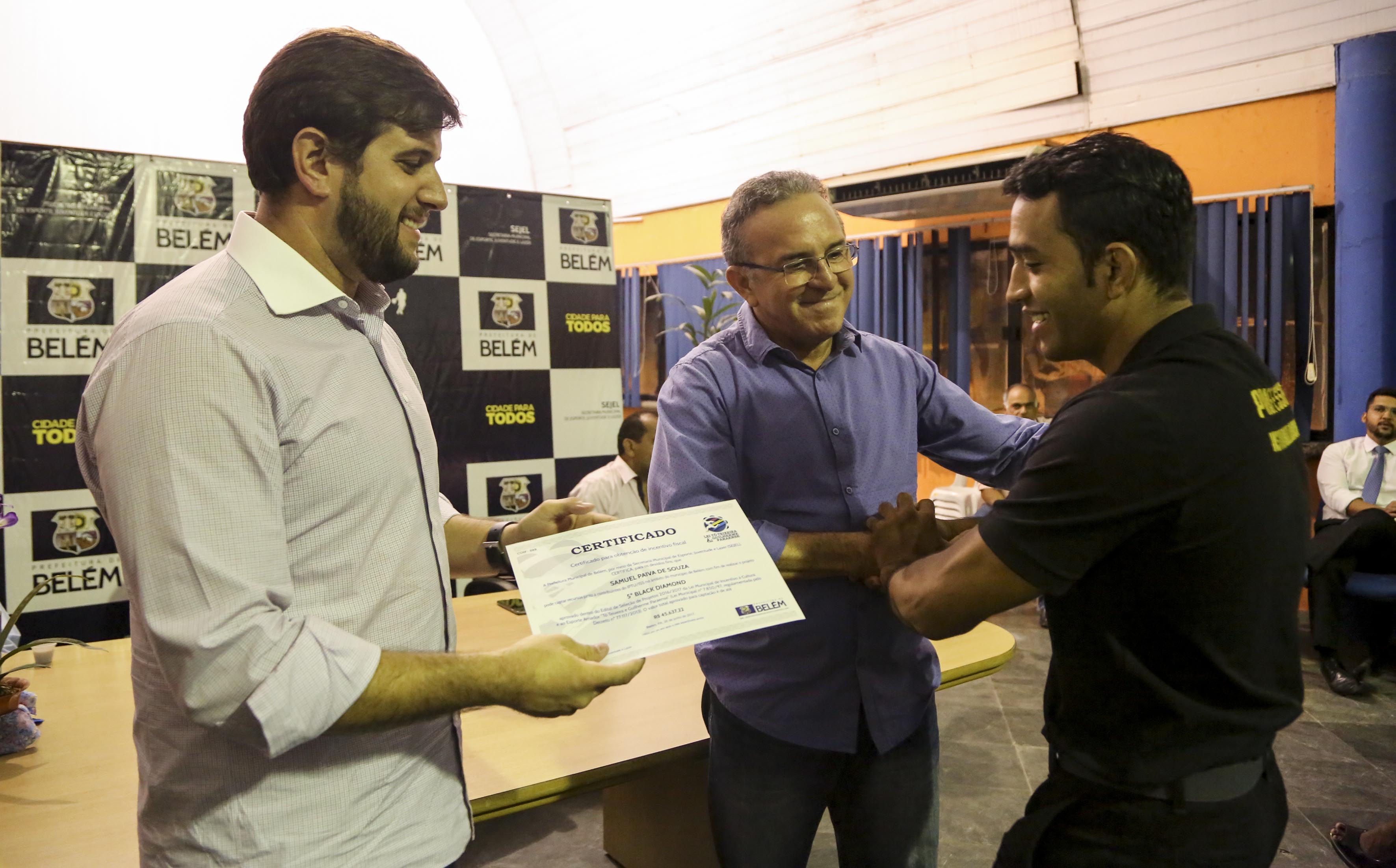 Atletas contemplados pela Lei Guilherme Paraense recebem Certificado