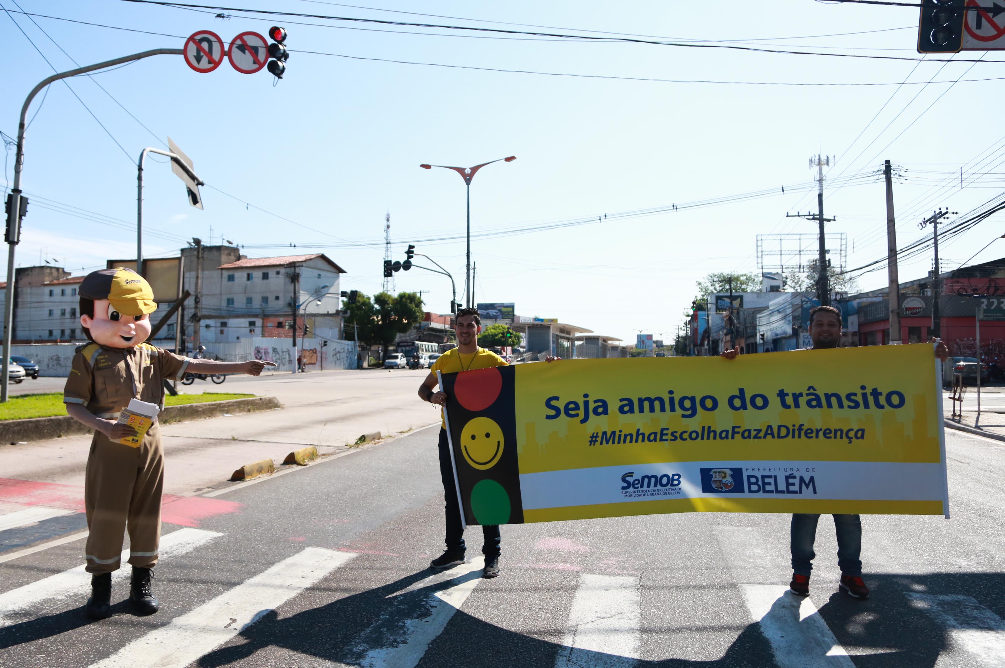 Campanha educativa orienta condutores na saída de Belém