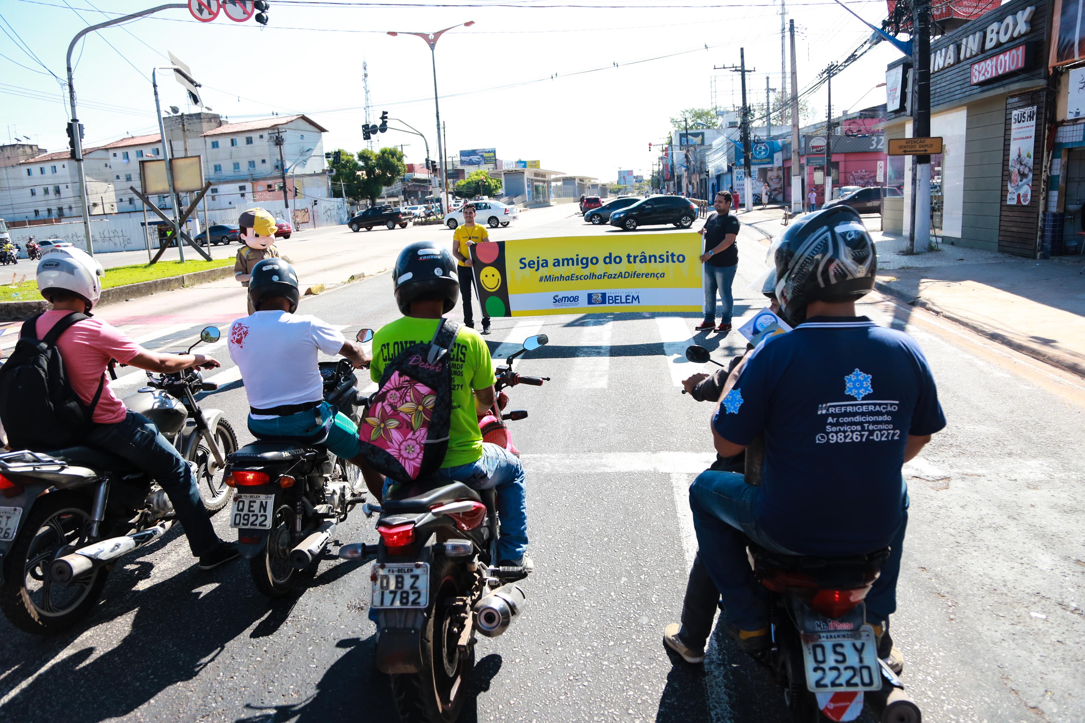 Campanha educativa orienta condutores na saída de Belém