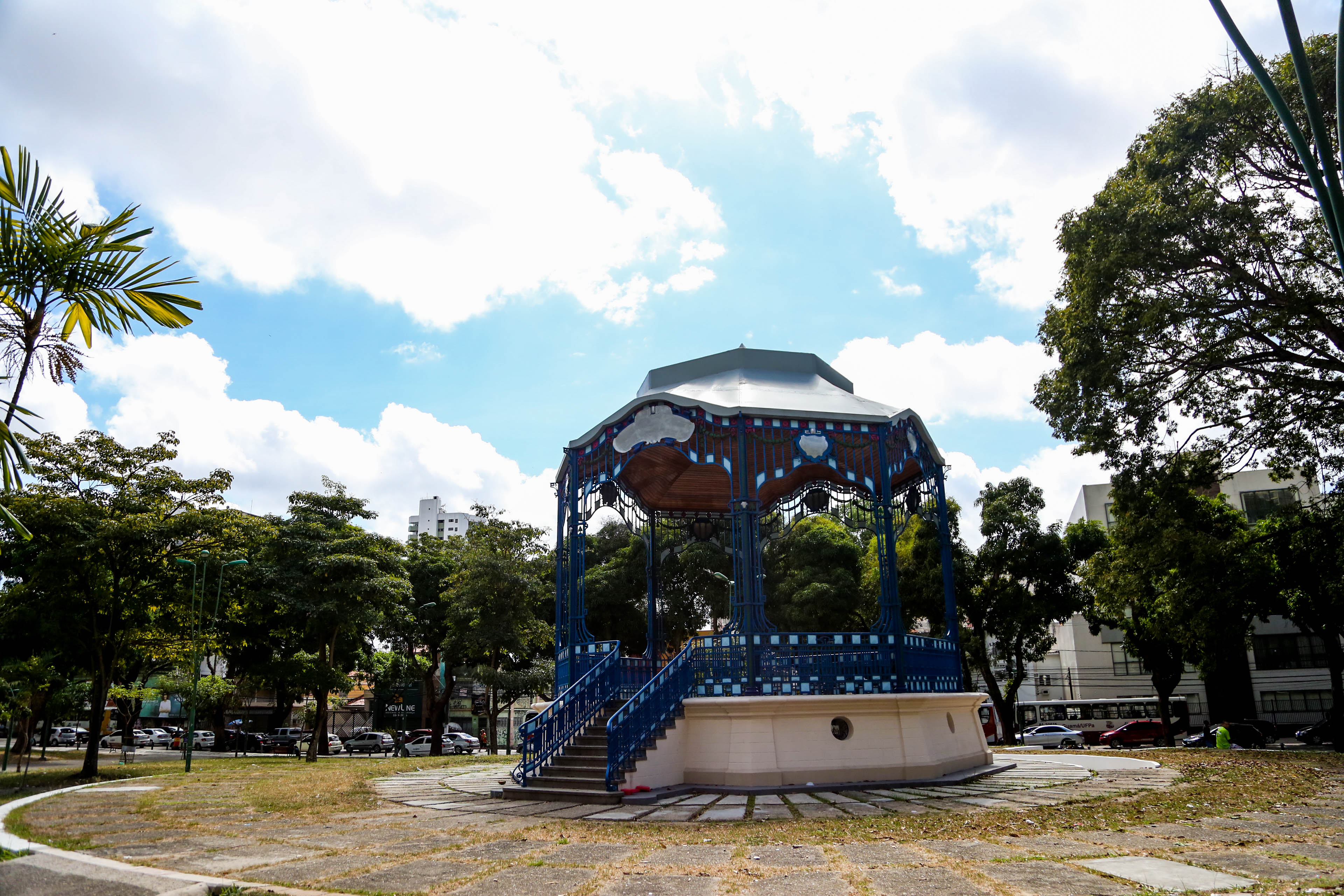Praça da República tem mais quatro monumentos reformados