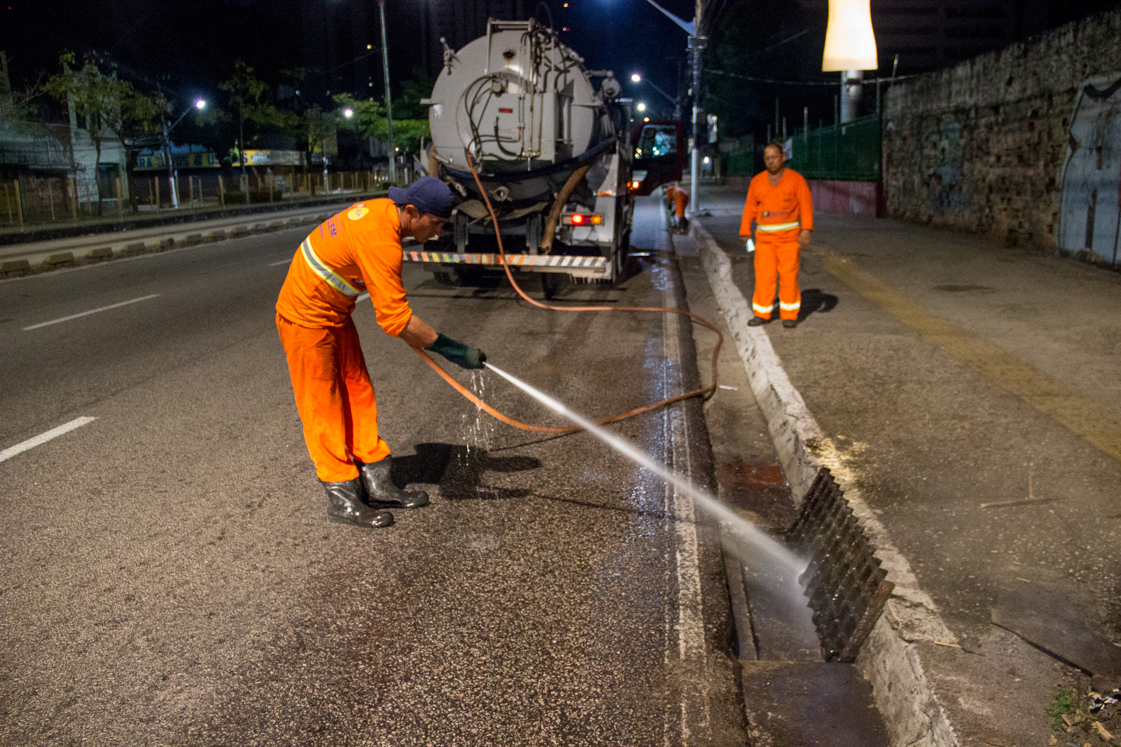 Descarte irregular de lixo e entulho custa mais de 24 milhões à prefeitura
