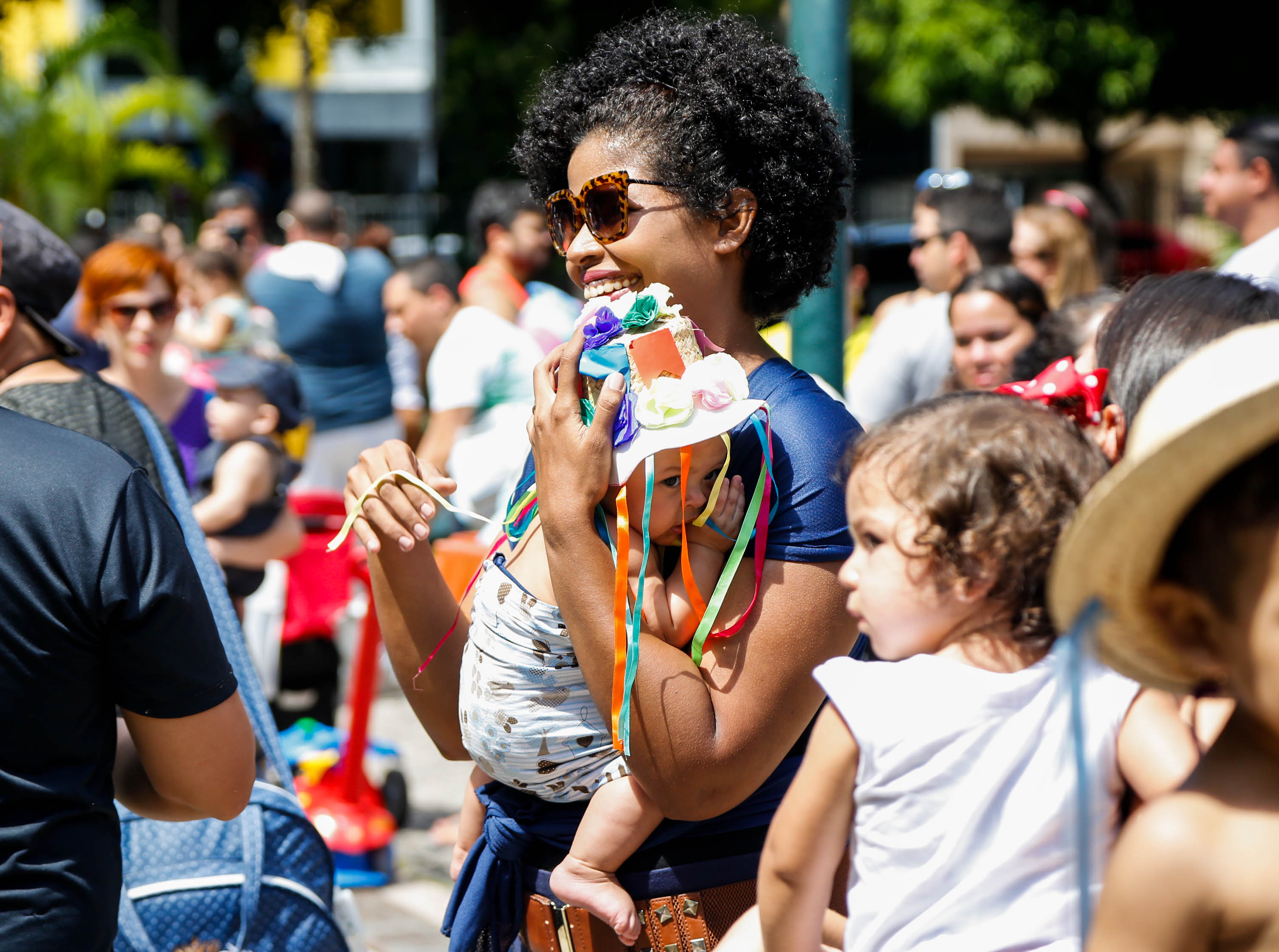 Mães se reúnem na praça do Horto para “mamaço” coletivo