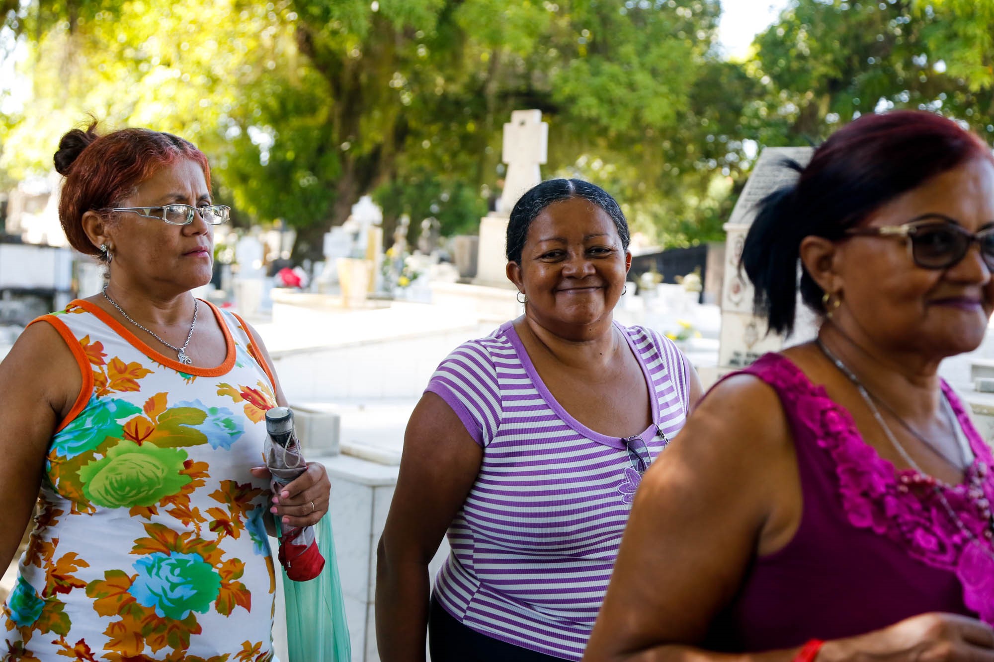 Cemitérios de Belém têm domingo movimentado no Dia dos Pais