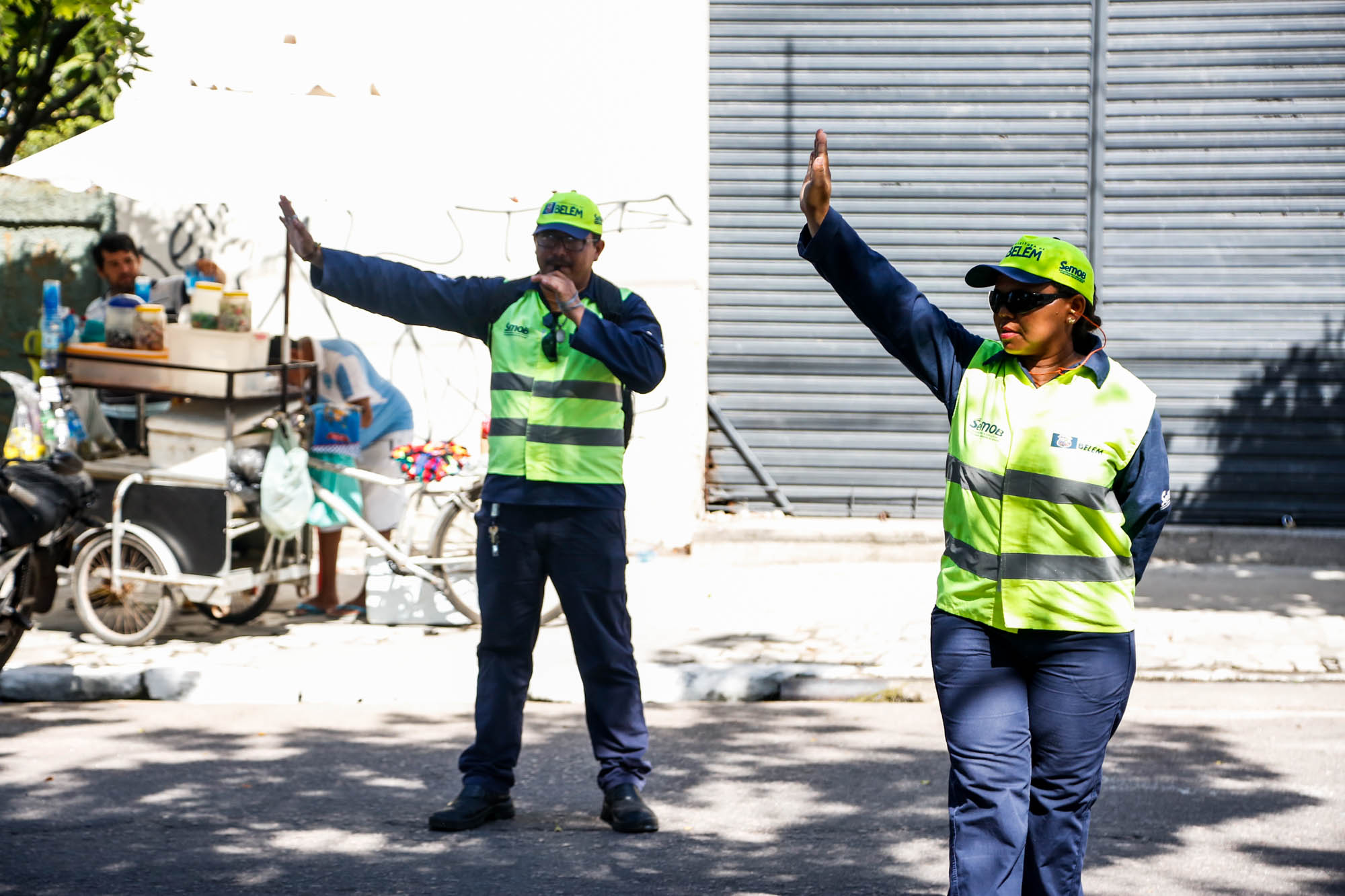 Cemitérios de Belém têm domingo movimentado no Dia dos Pais