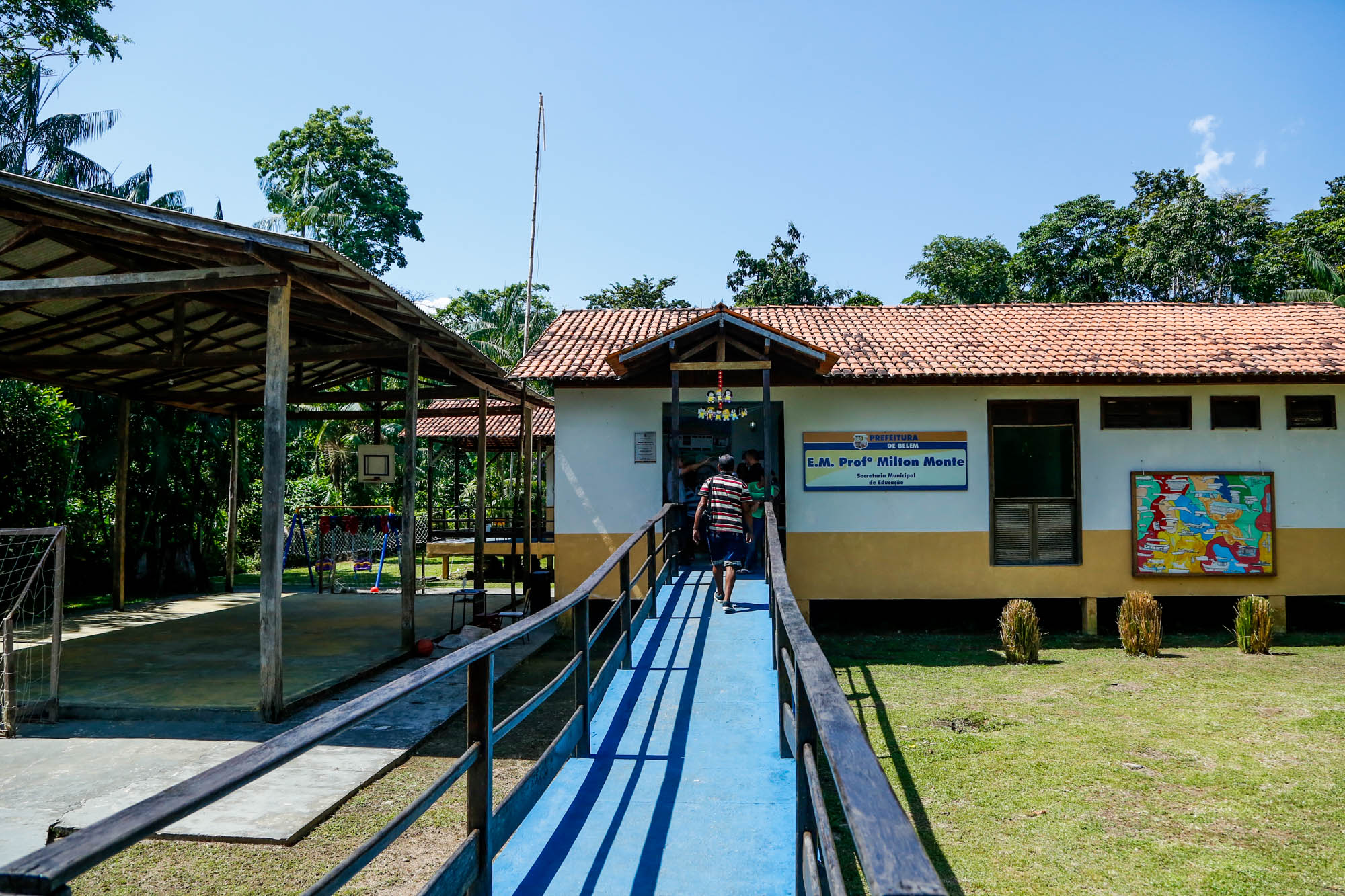 Ribeirinhos do Combu recebem serviços de saúde, educação e assistência social