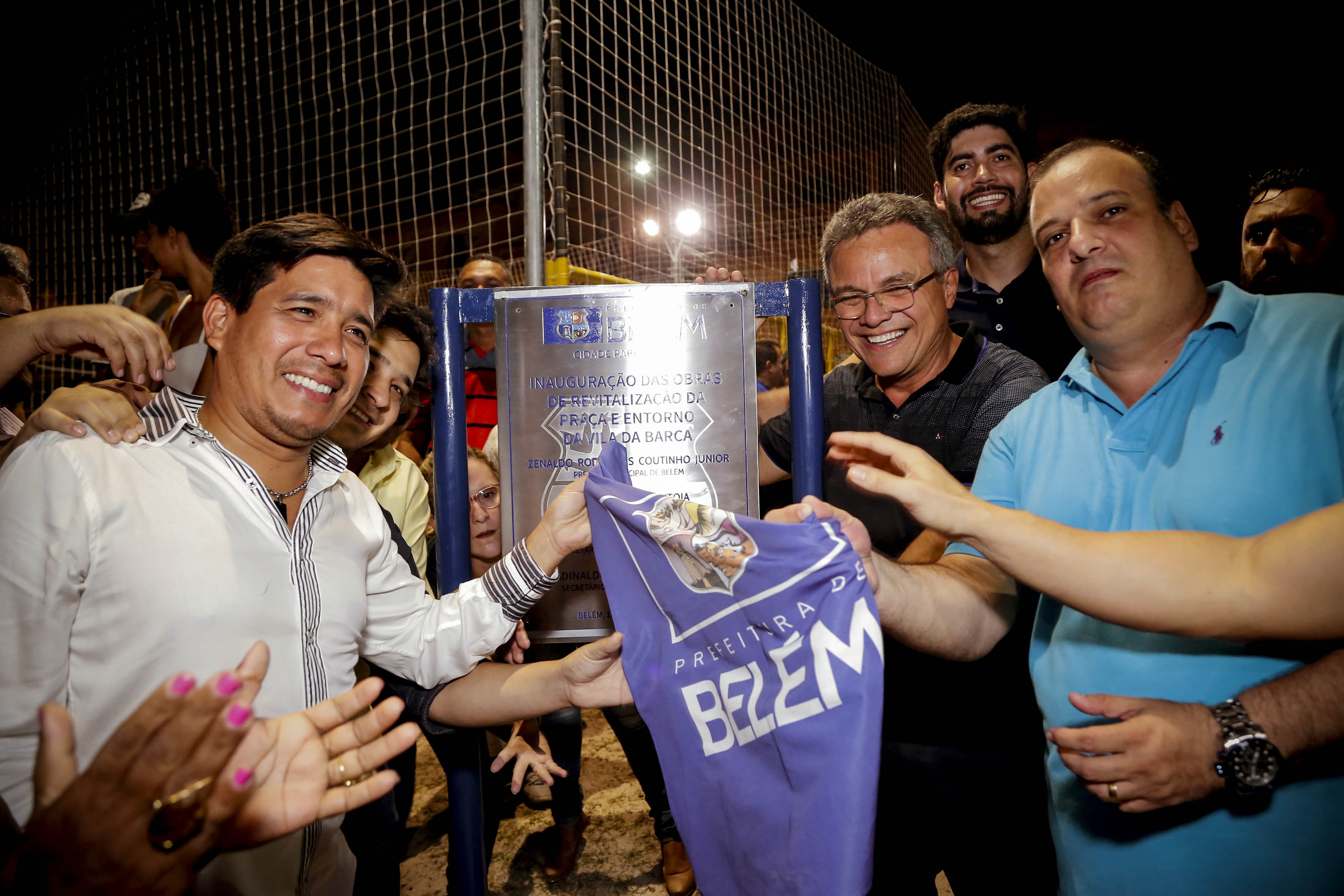 Prefeitura entrega praça e vias revitalizadas na Vila da Barca
