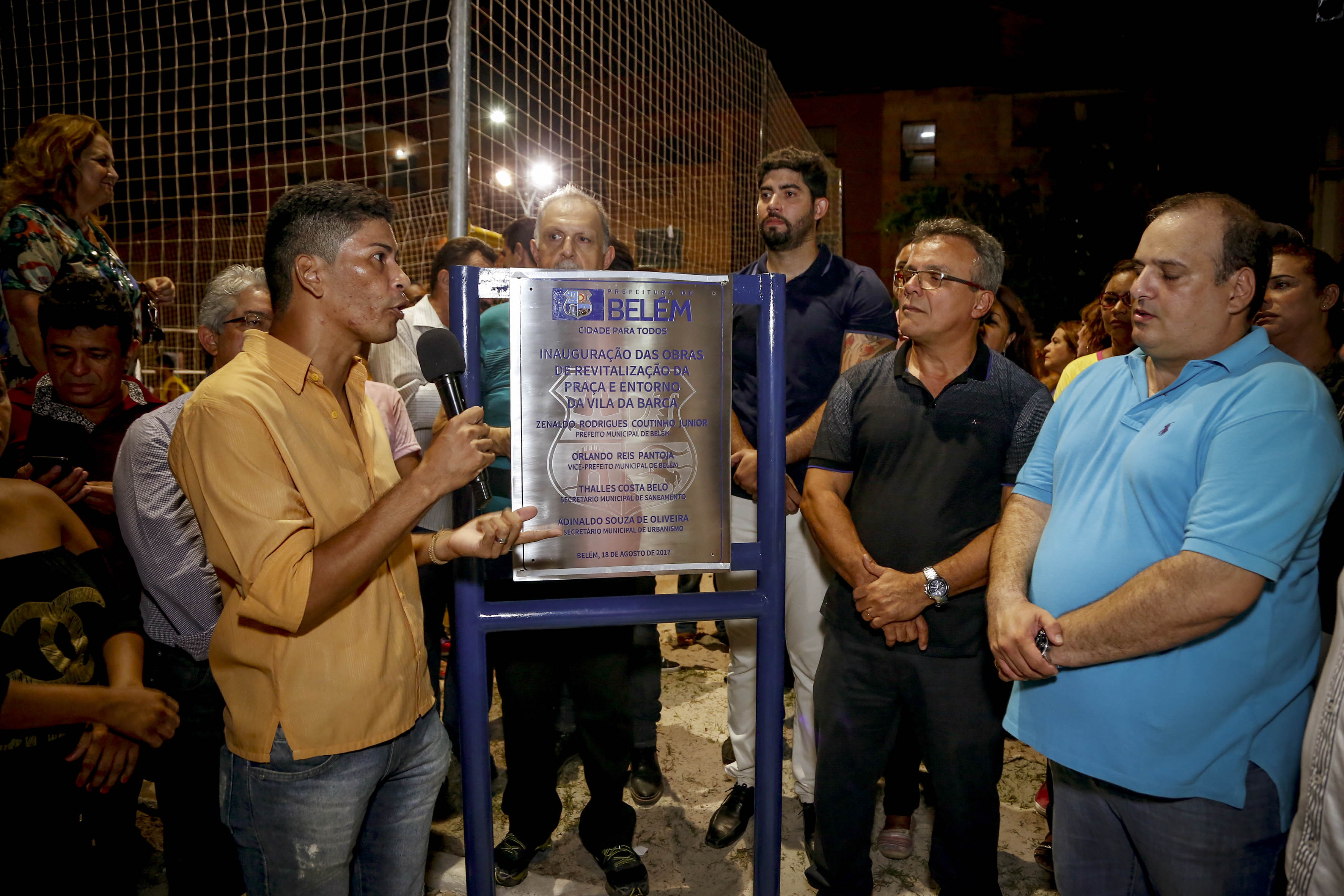 Prefeitura entrega praça e vias revitalizadas na Vila da Barca