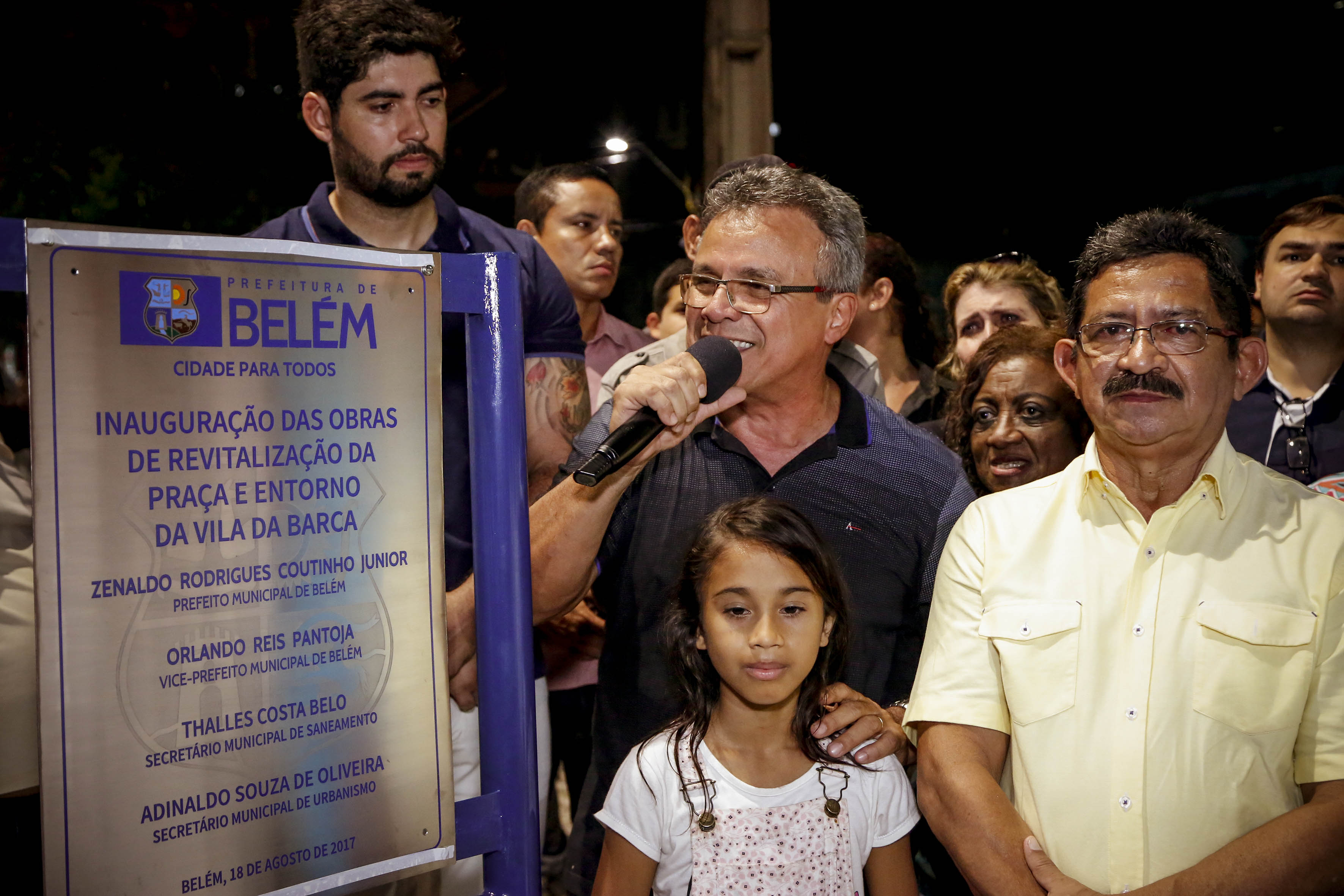 Prefeitura entrega praça e vias revitalizadas na Vila da Barca