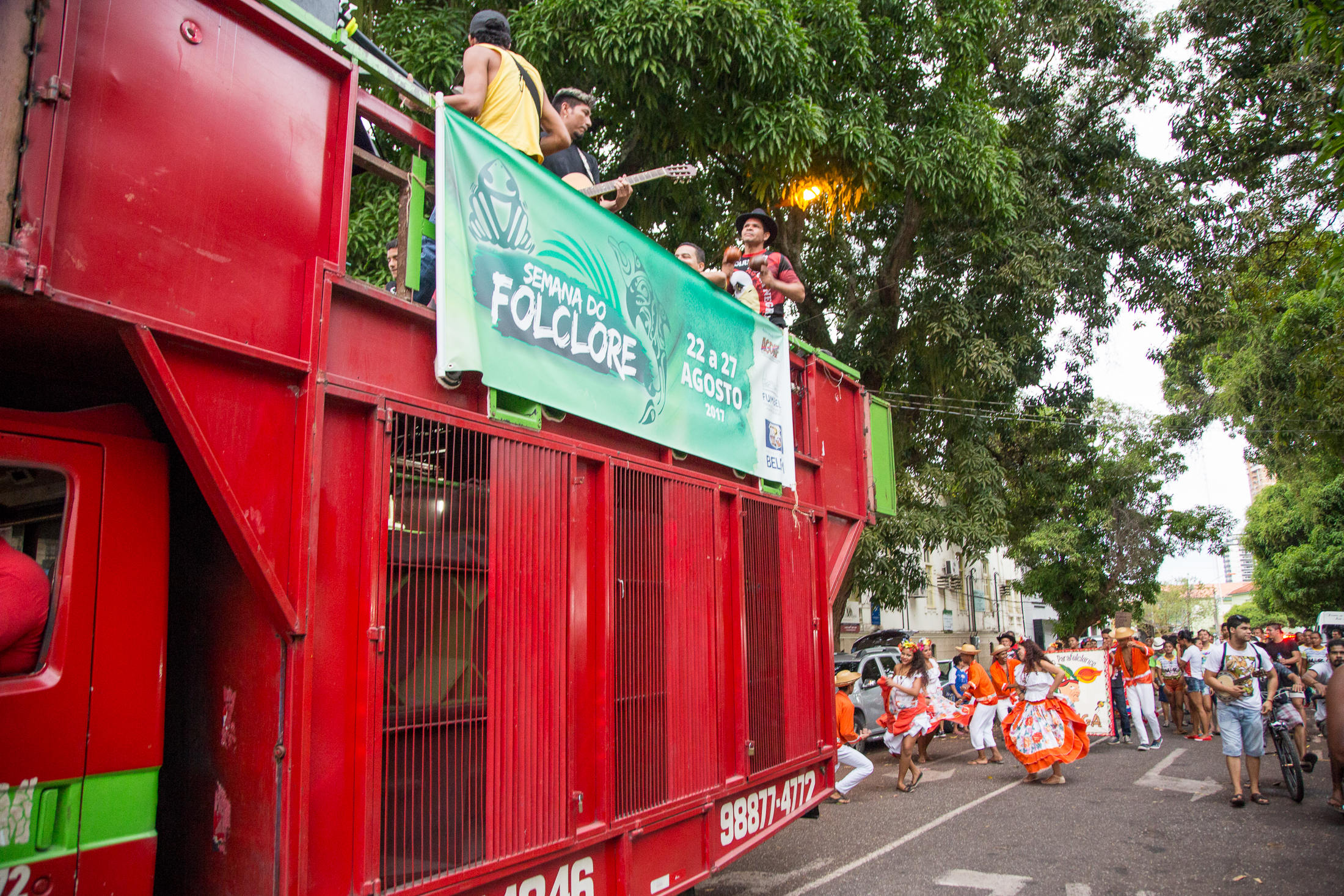Cortejo cultural e homenagens a mestres encerram a Semana do Folclore