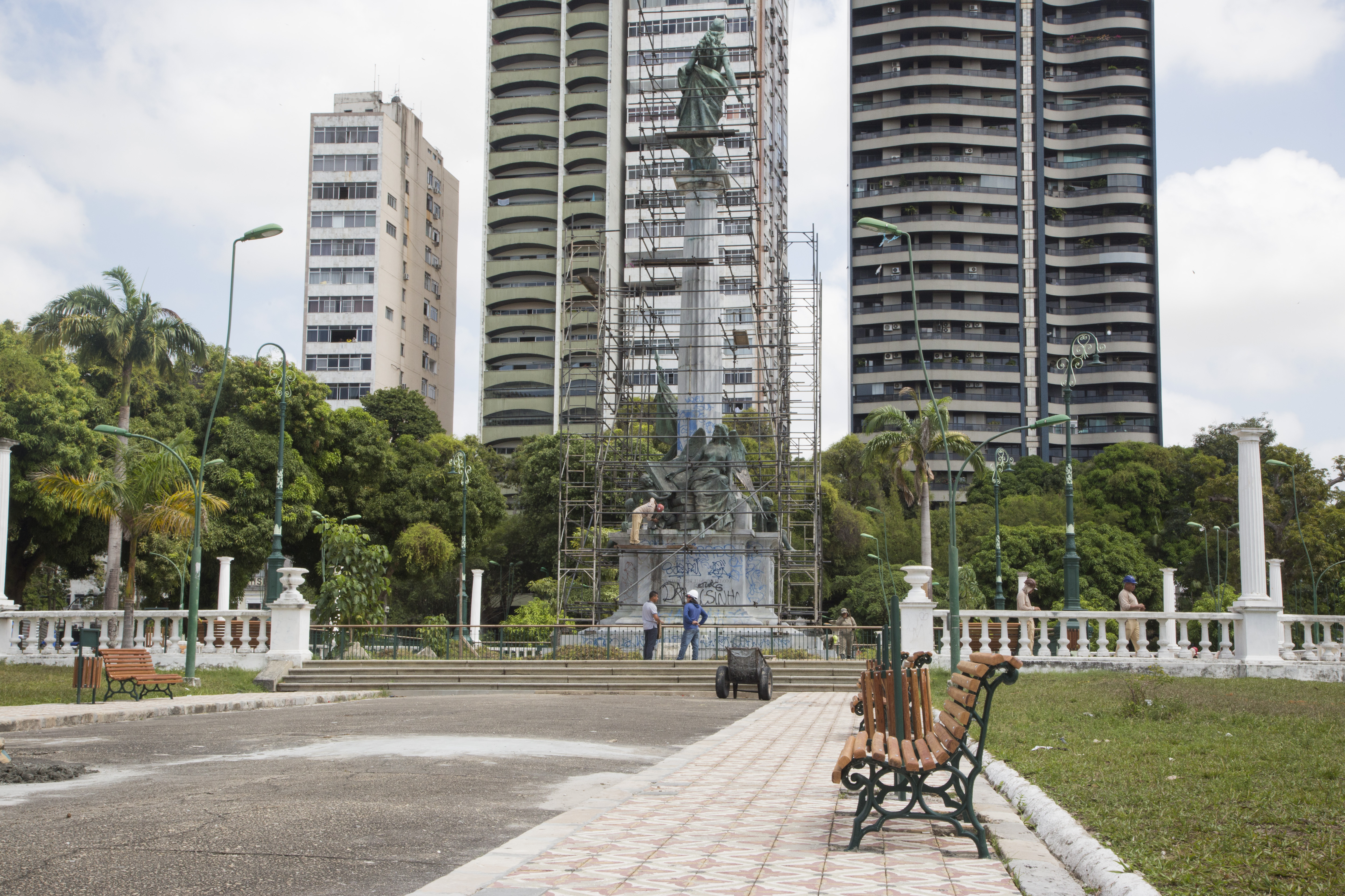 Restauração de monumentos resgata o valor histórico da Praça da República