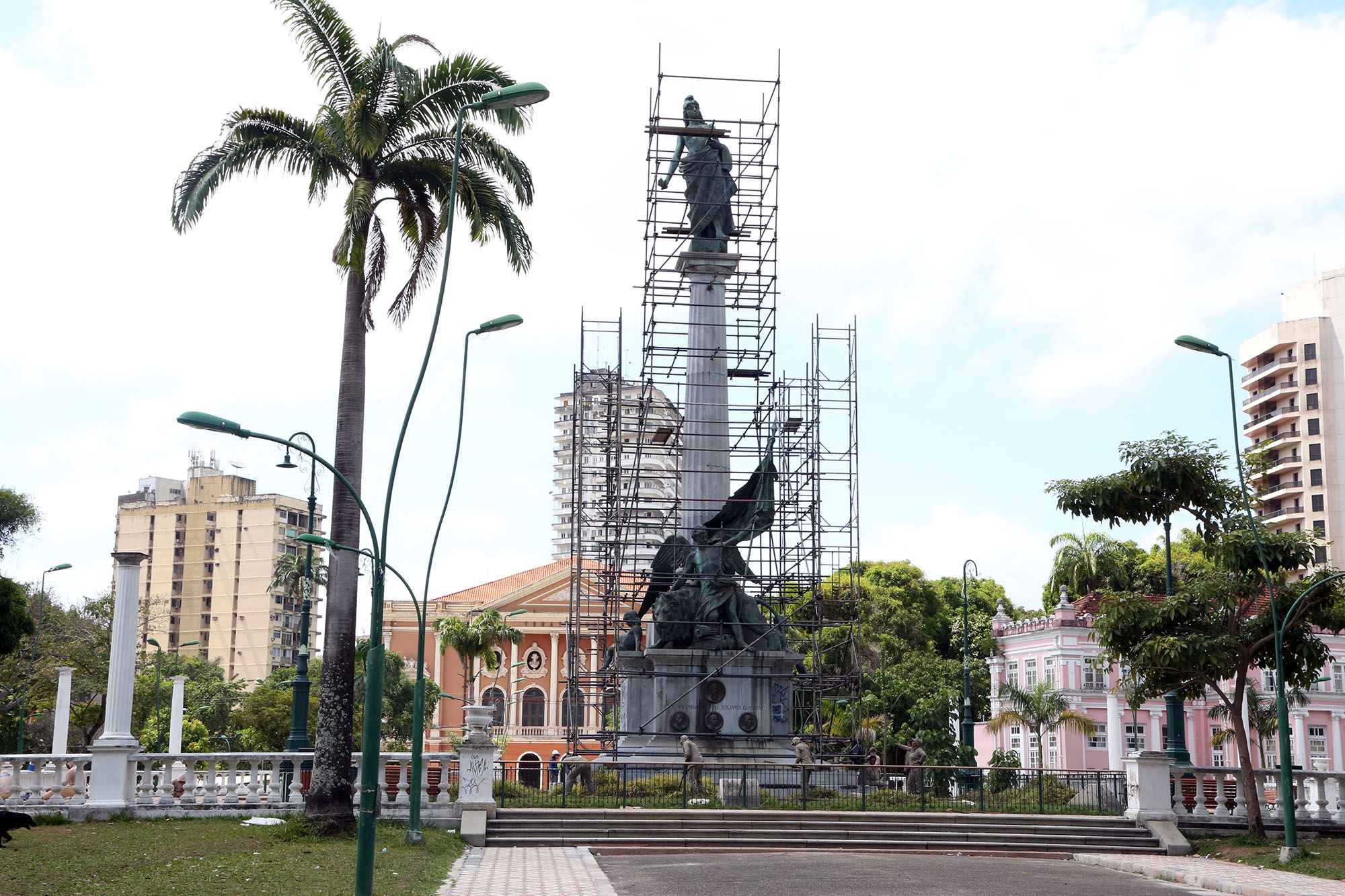 Restauração de monumentos resgata o valor histórico da Praça da República