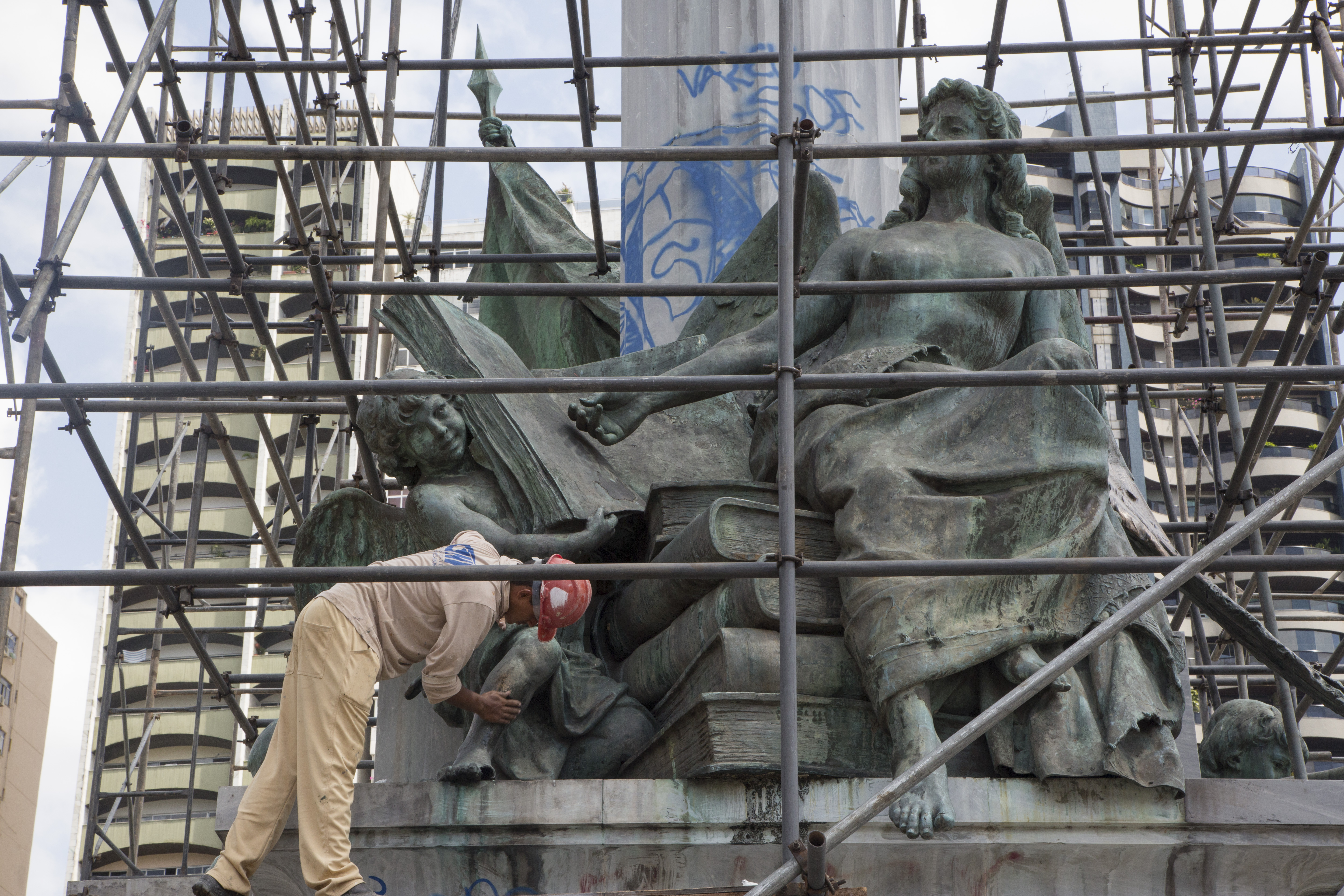 Restauração de monumentos resgata o valor histórico da Praça da República