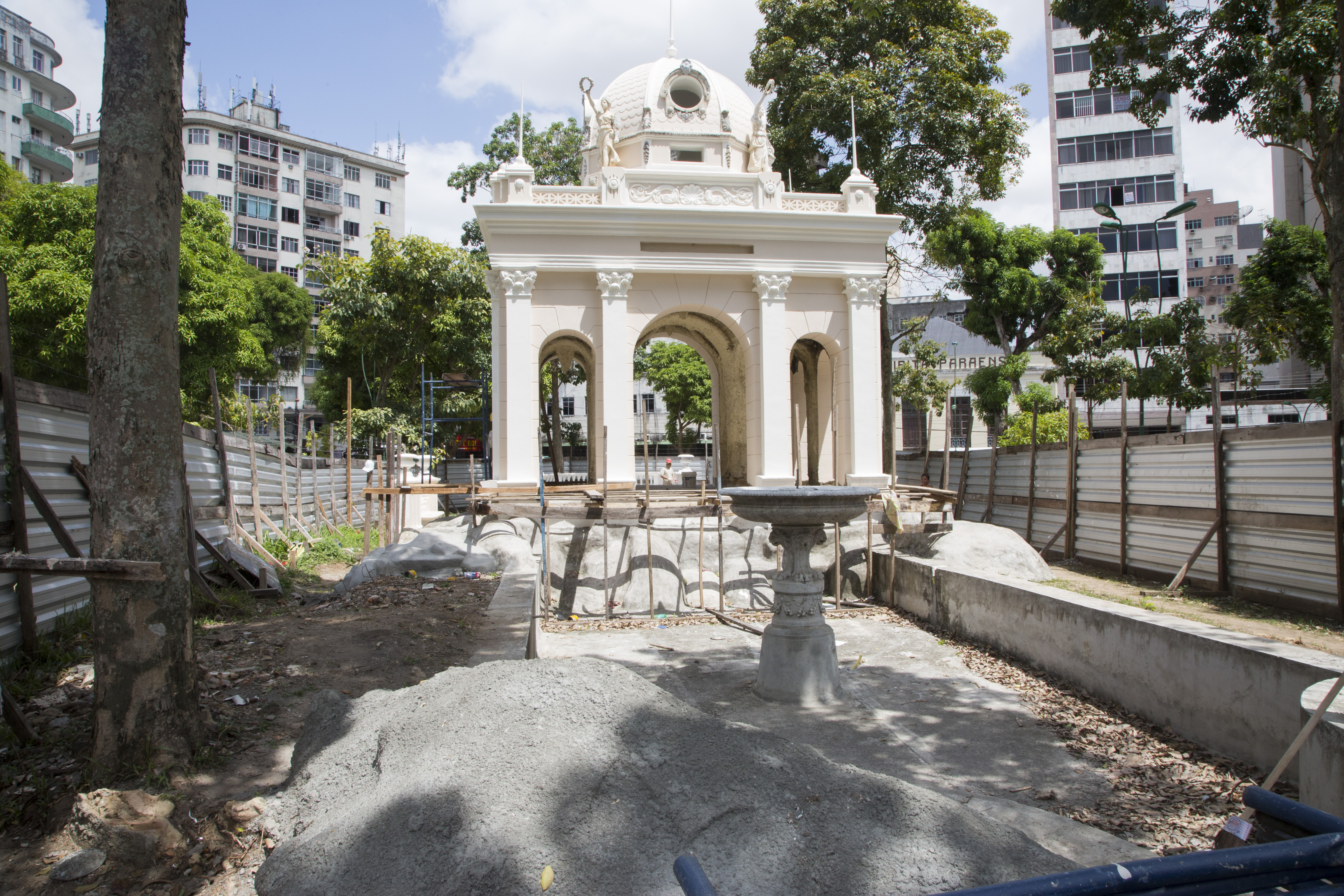 Restauração de monumentos resgata o valor histórico da Praça da República